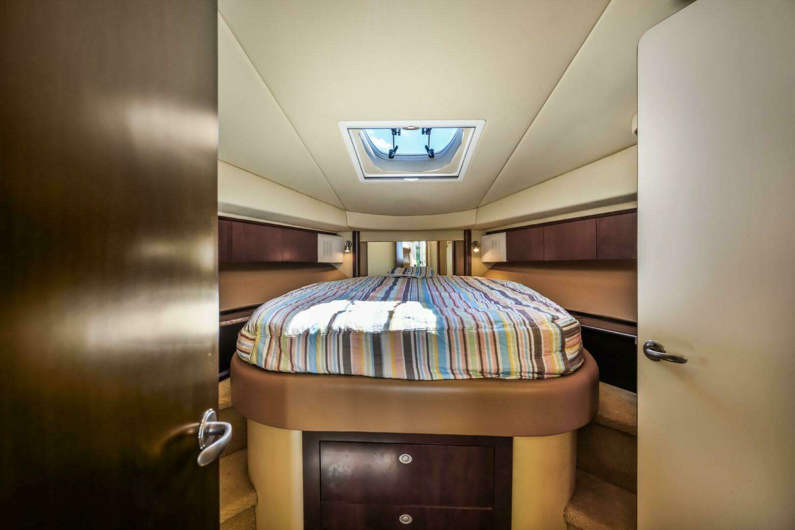 2005 Sea Ray 420 Sedan Bridge - Image 22