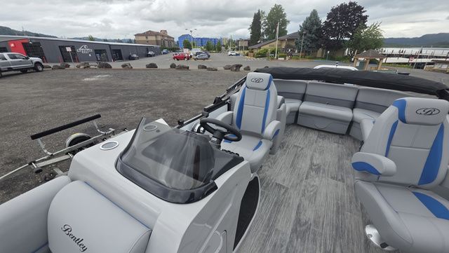 2026 Bentley Pontoons LEGACY 223 DL NAVIGATOR With 200hp XL Four-Stroke - 4
