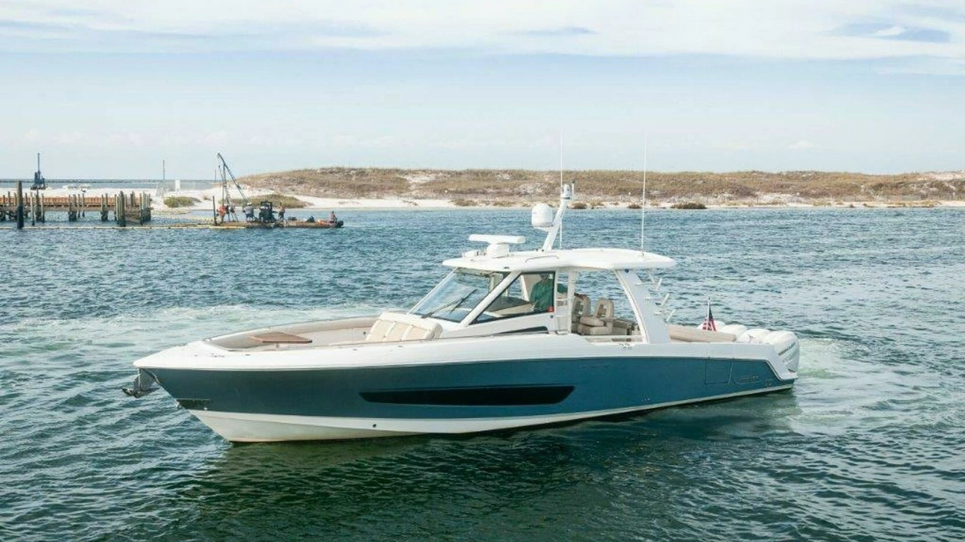2018 Boston Whaler 420 Outrage - Image 32