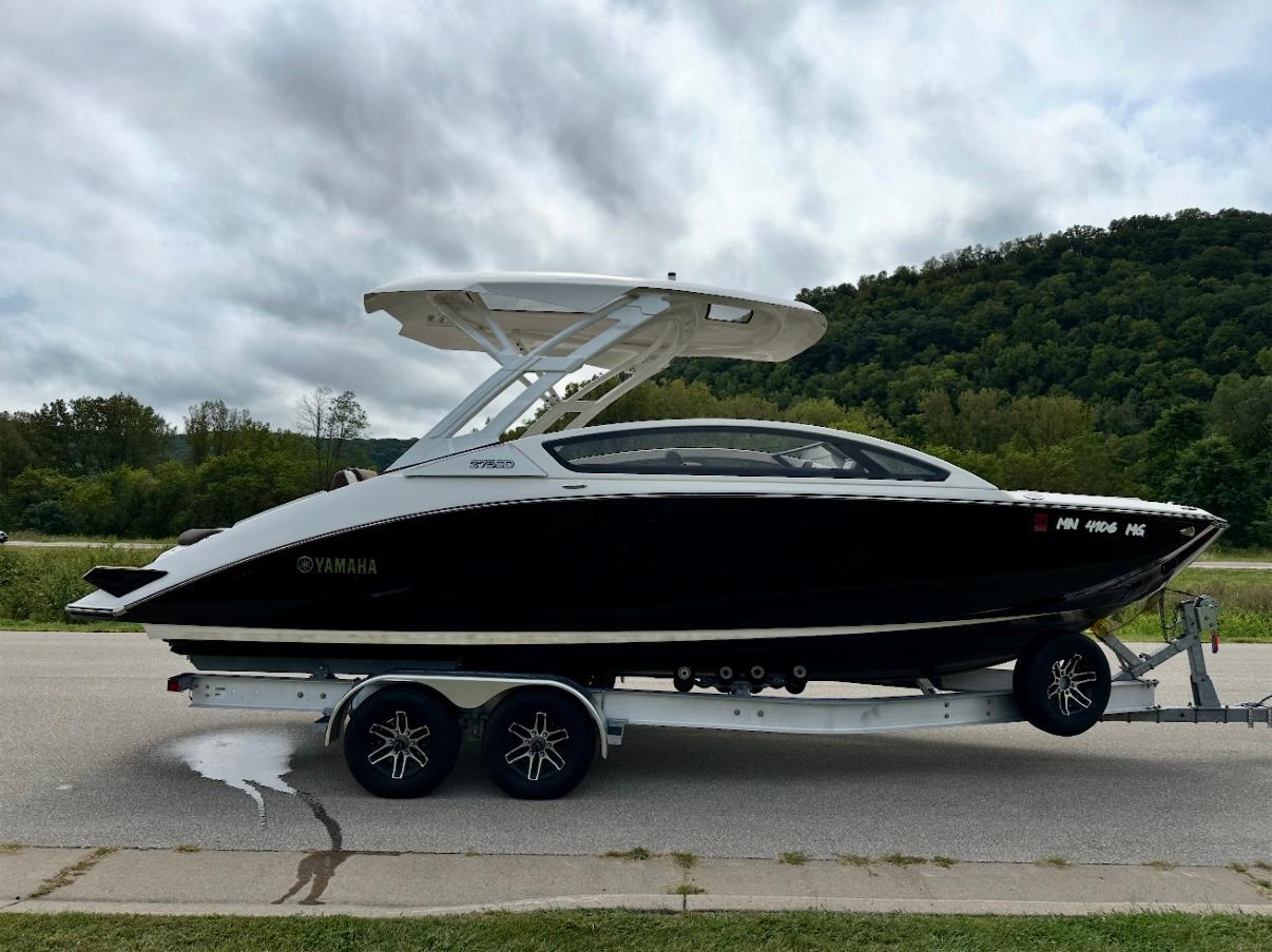 2022 Yamaha Boats 275SD - 22