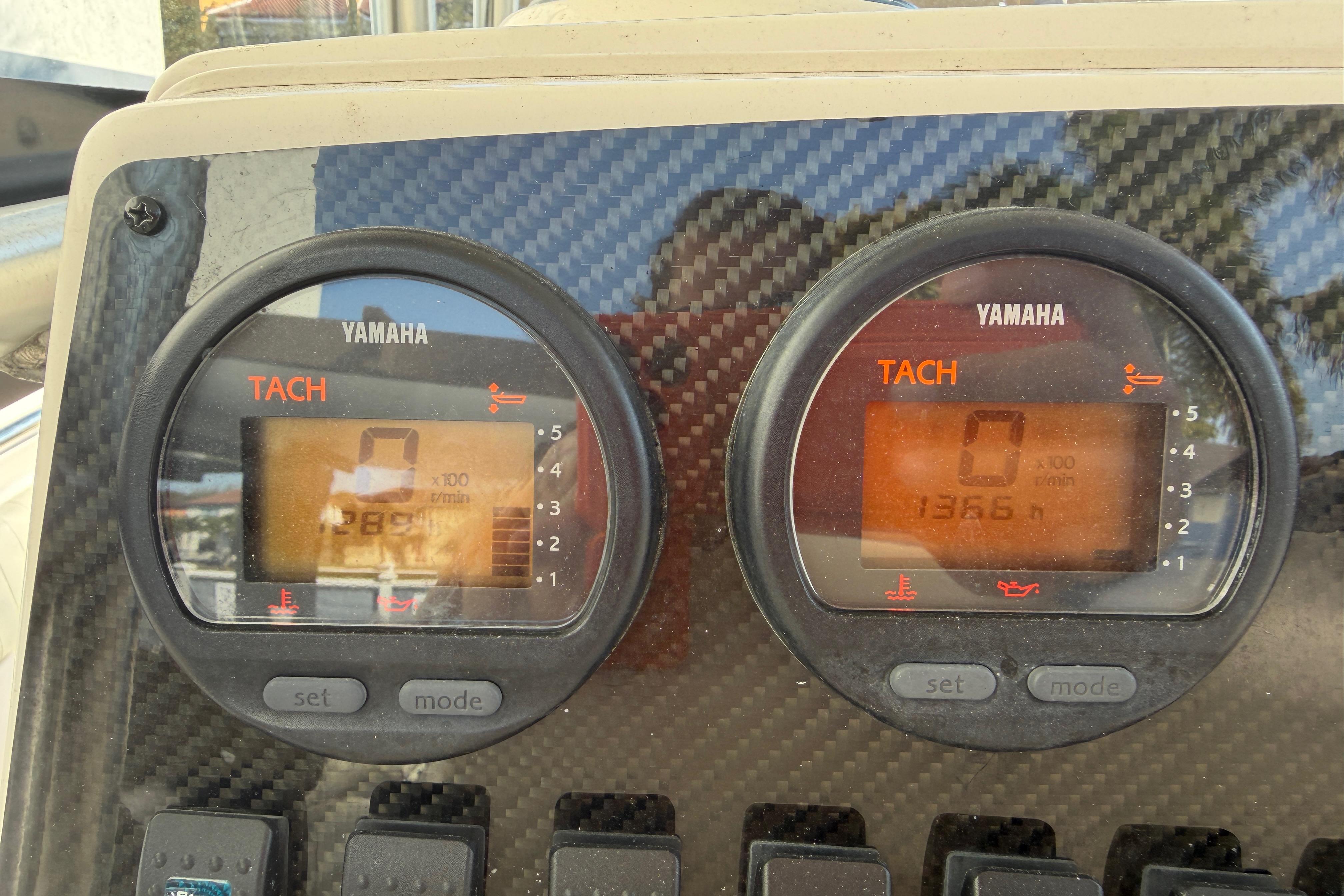 Yamaha tachometers on 2004 Grady White 273 boat dashboard, displaying engine RPM and hours.