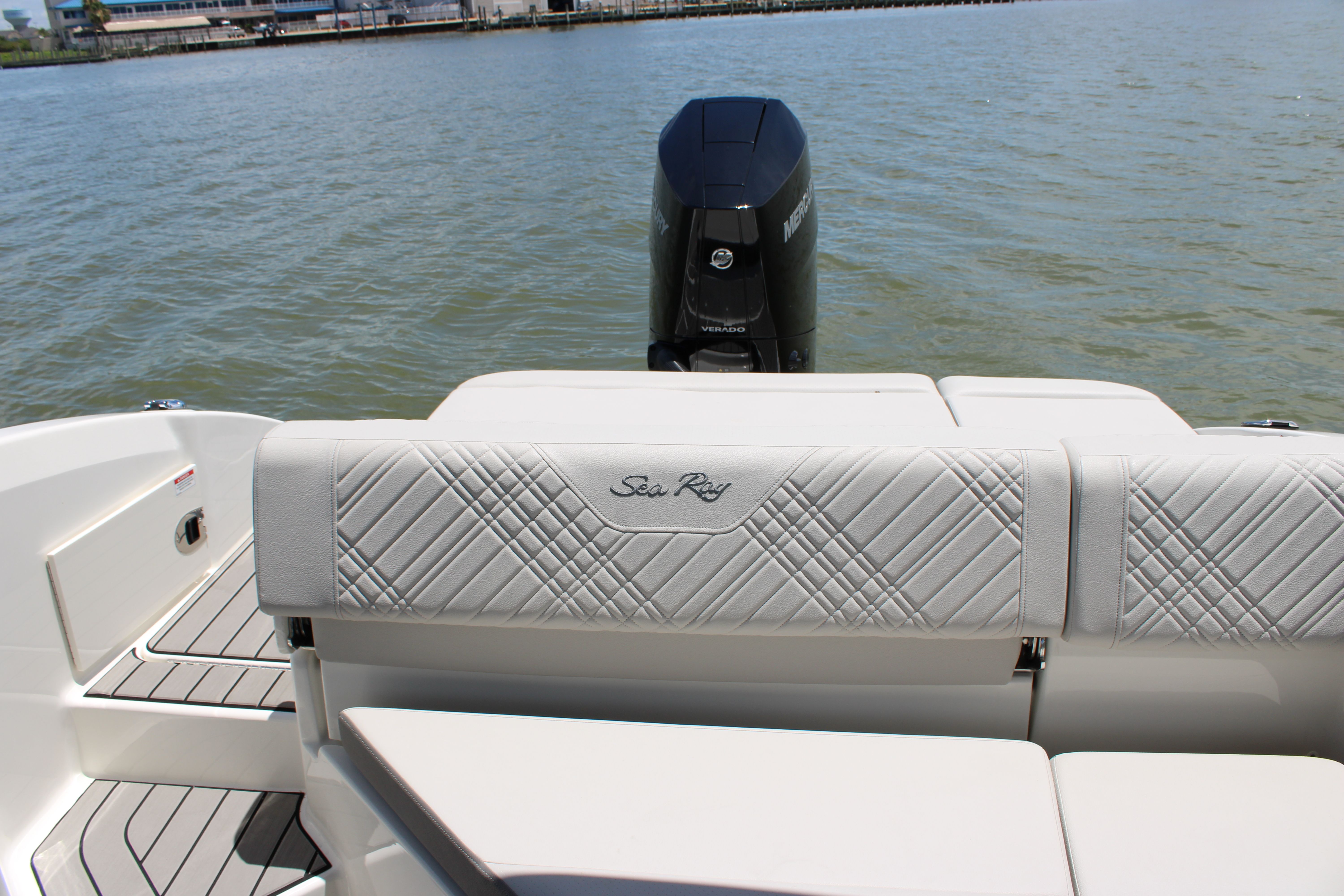 2026 Sea Ray SDX 270 Outboard - 17