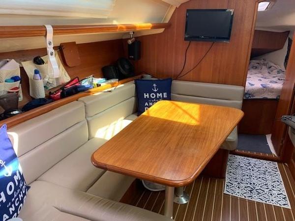 2005 Hunter 33 - 7