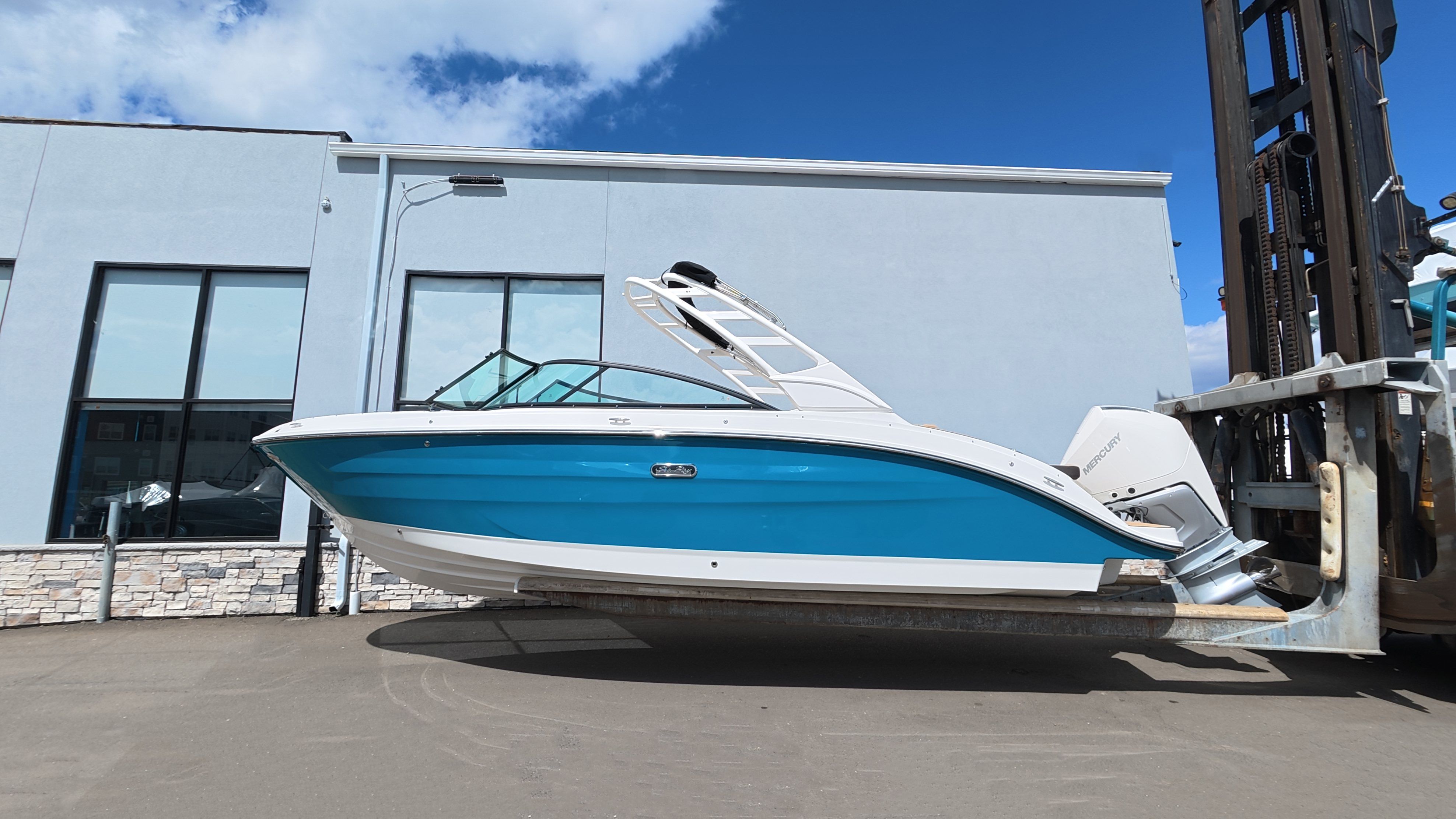 2026 Sea Ray SDX 250 Outboard