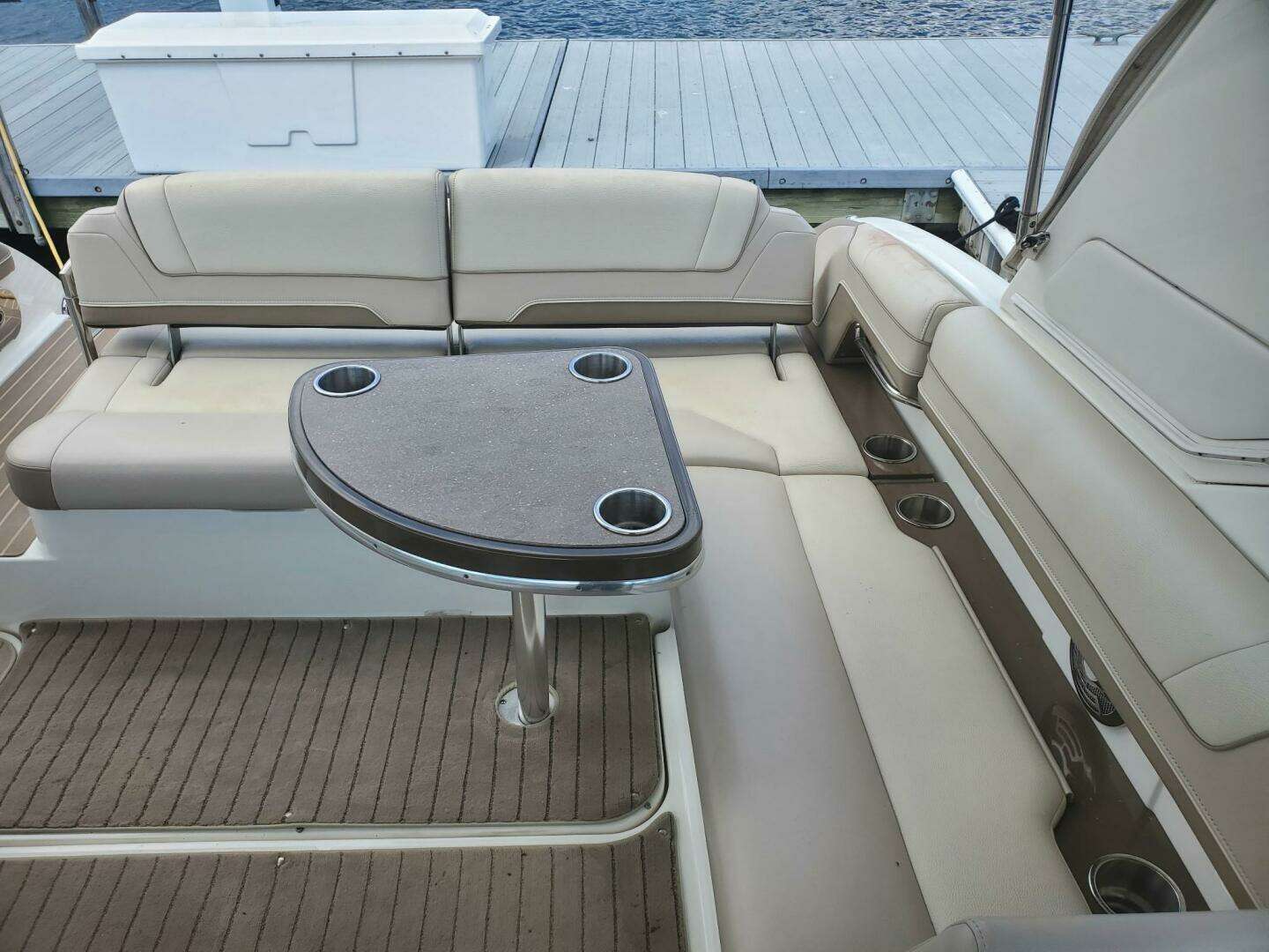2015 Formula 330 Crossover Bowrider - Image 11