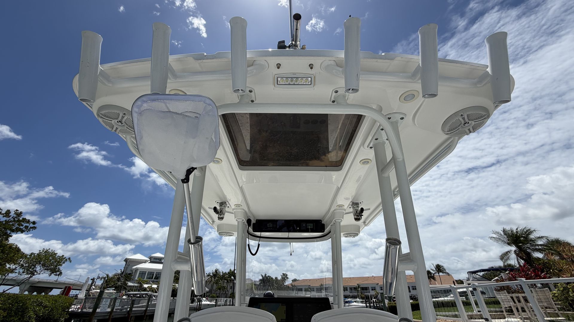 2017 Edgewater 320 CC - 17