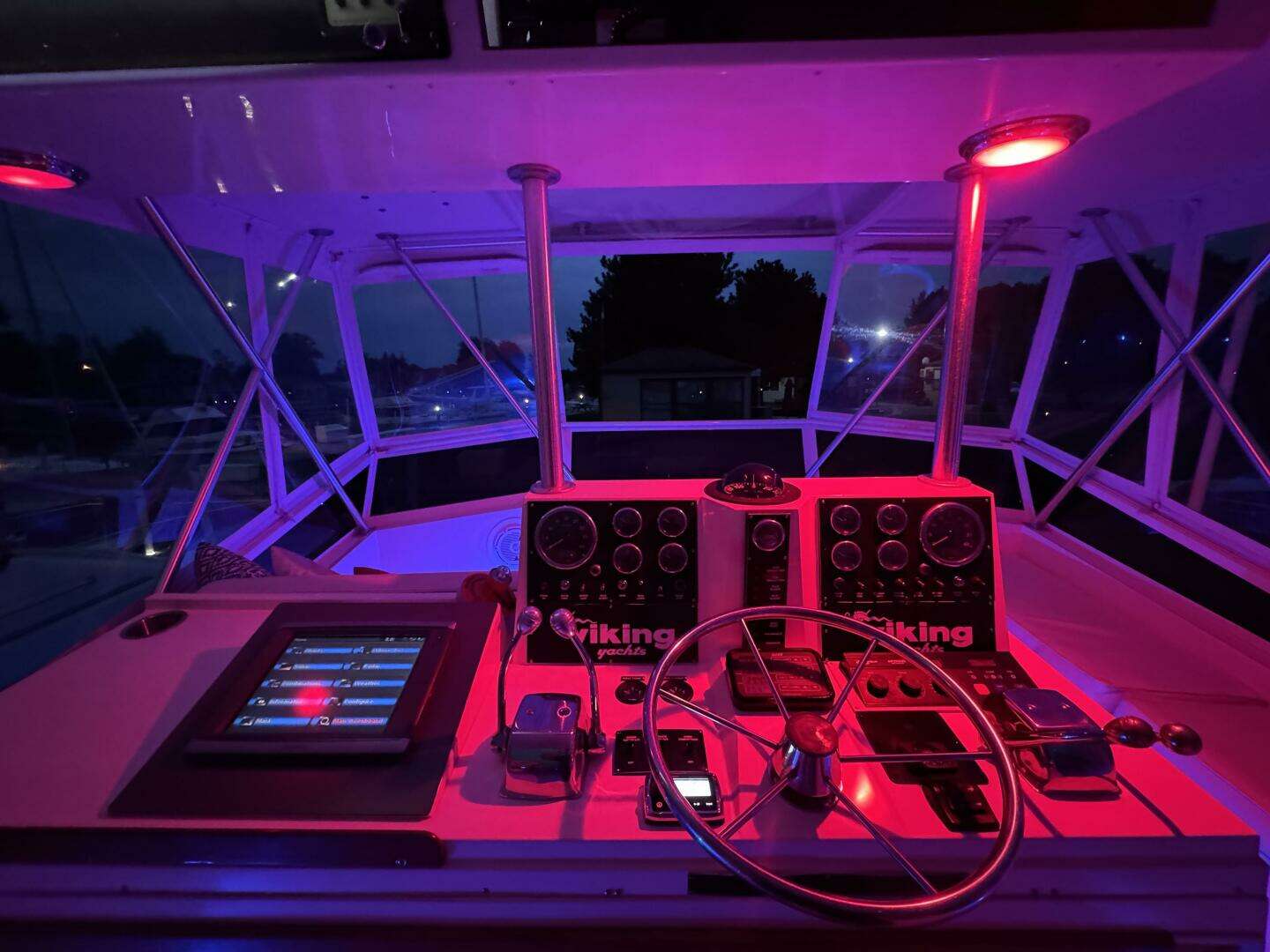 1987 Viking 48 Motor Yacht - Image 21