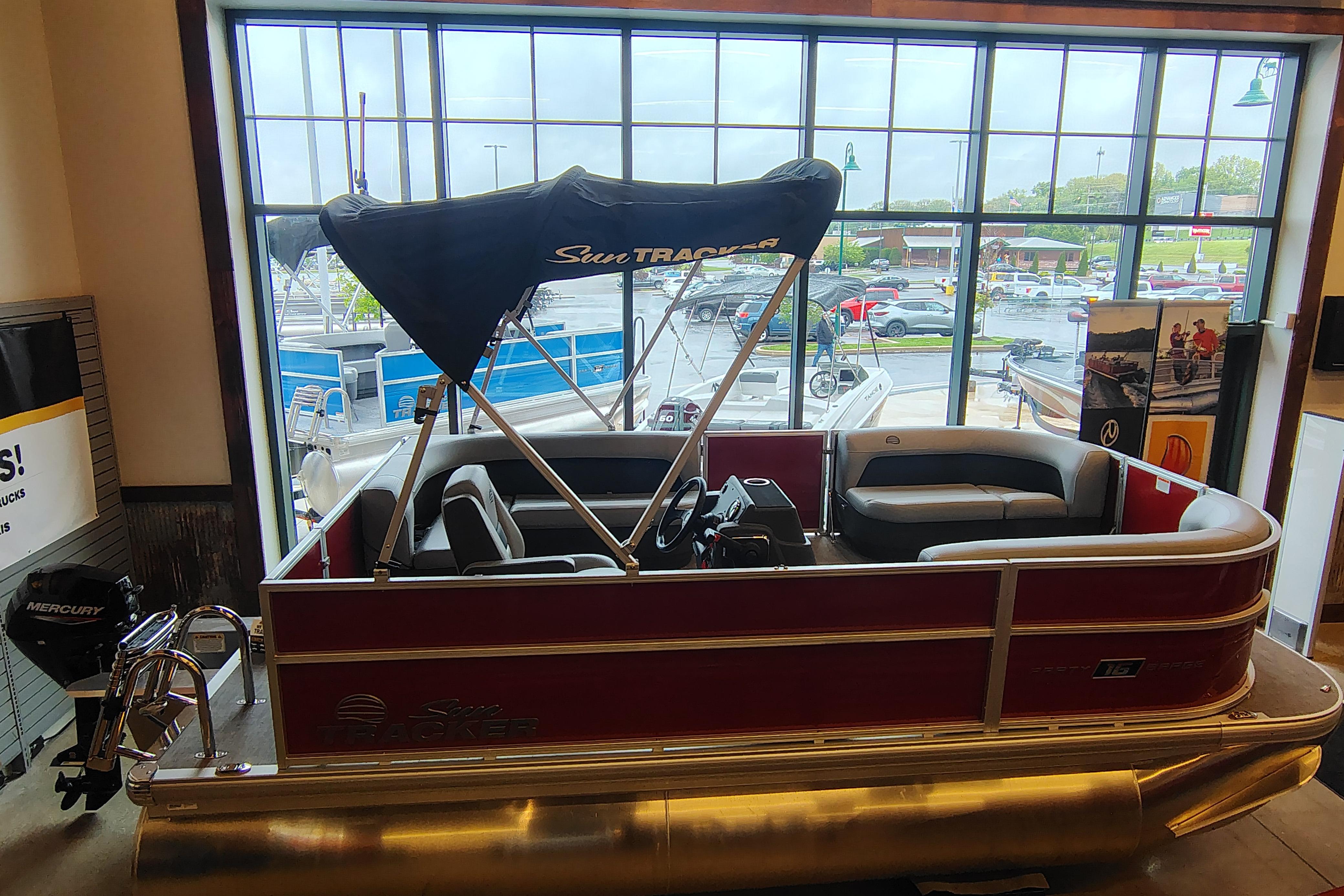 2026 Sun Tracker Party Barge 16 DLX