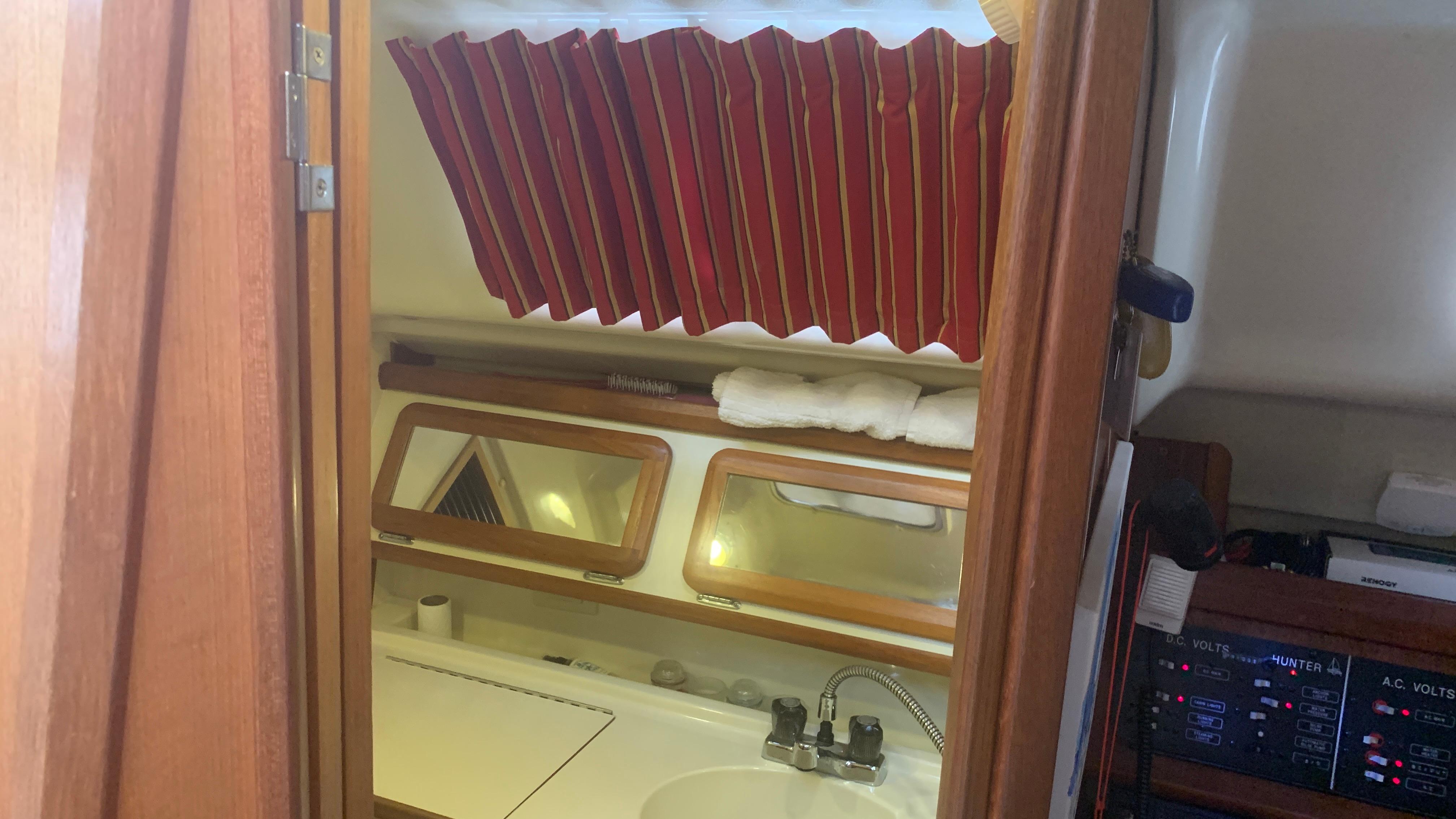 1991 Hunter 30 - 13