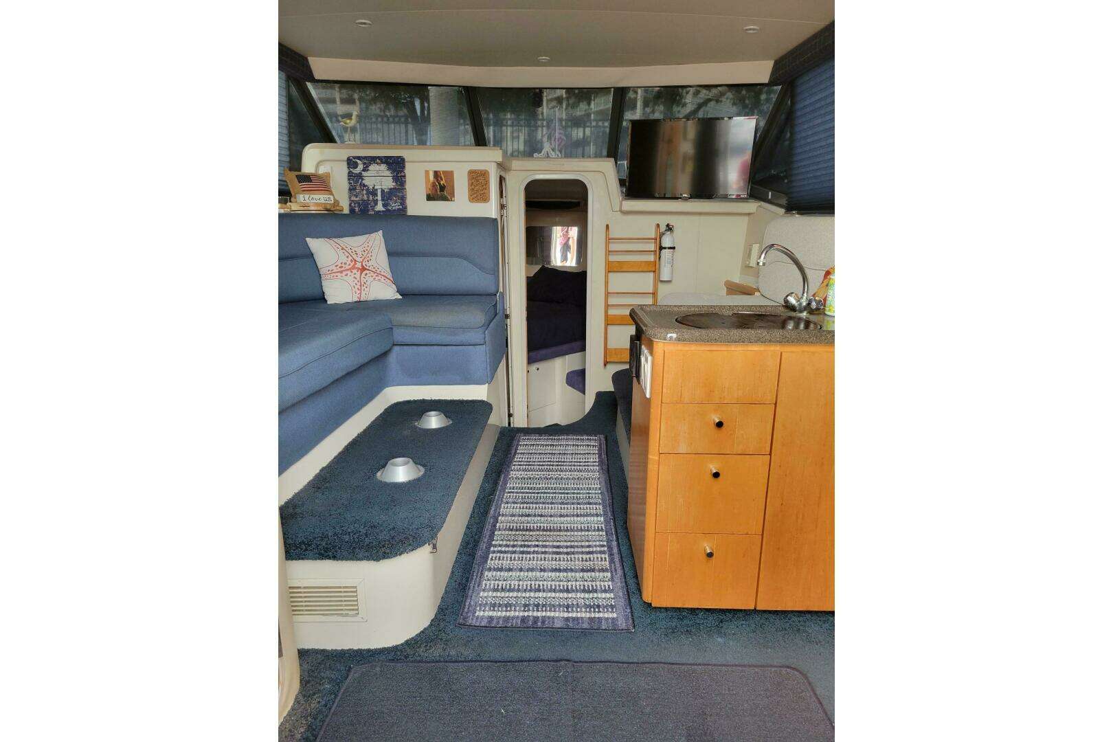 1996 Carver 320 Voyager - Image 40