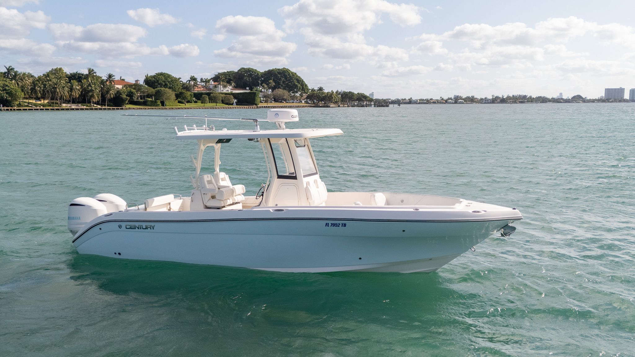 2021 Century 2901 Center Console