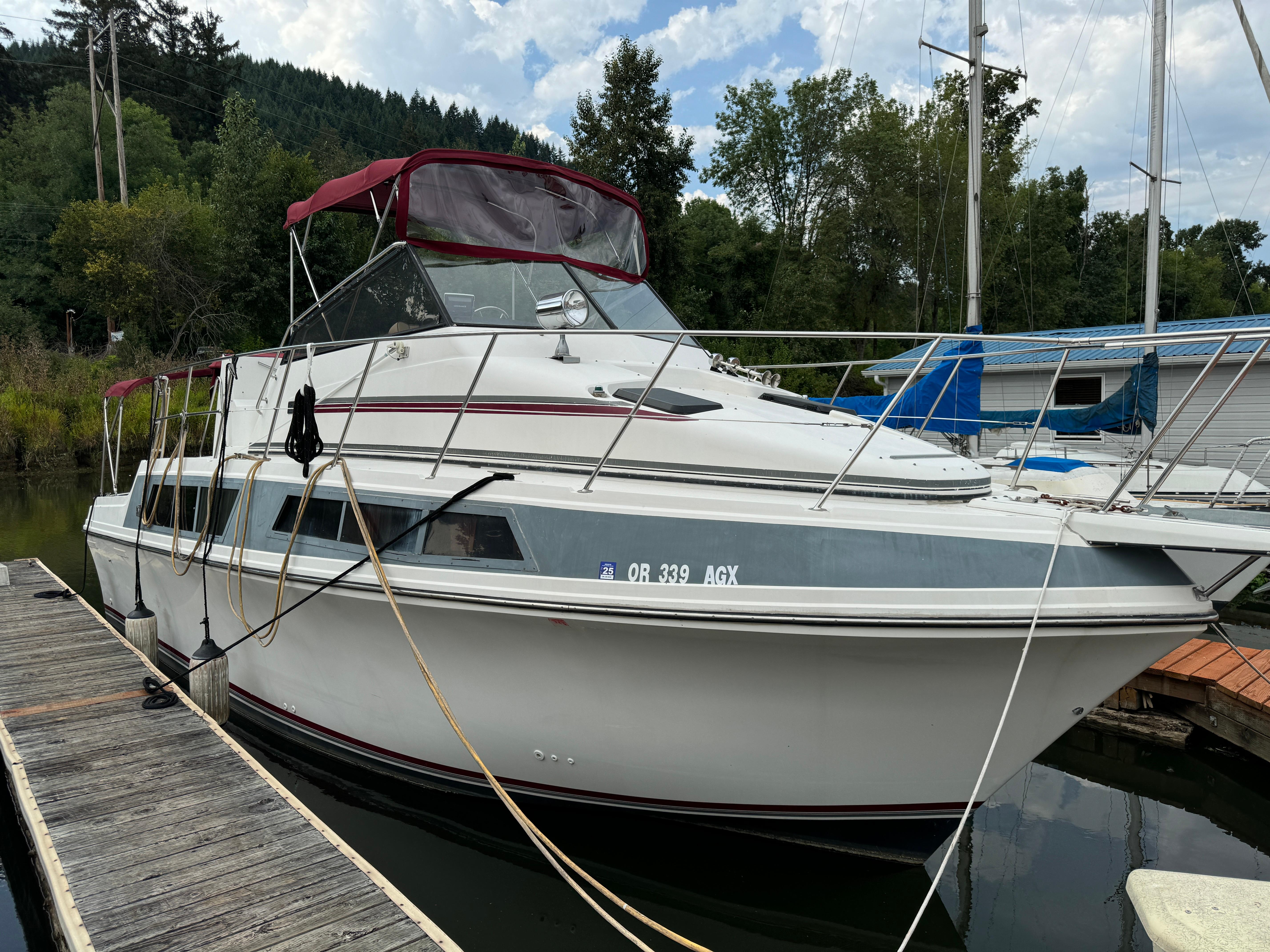 1986 Carver 3297 Mariner