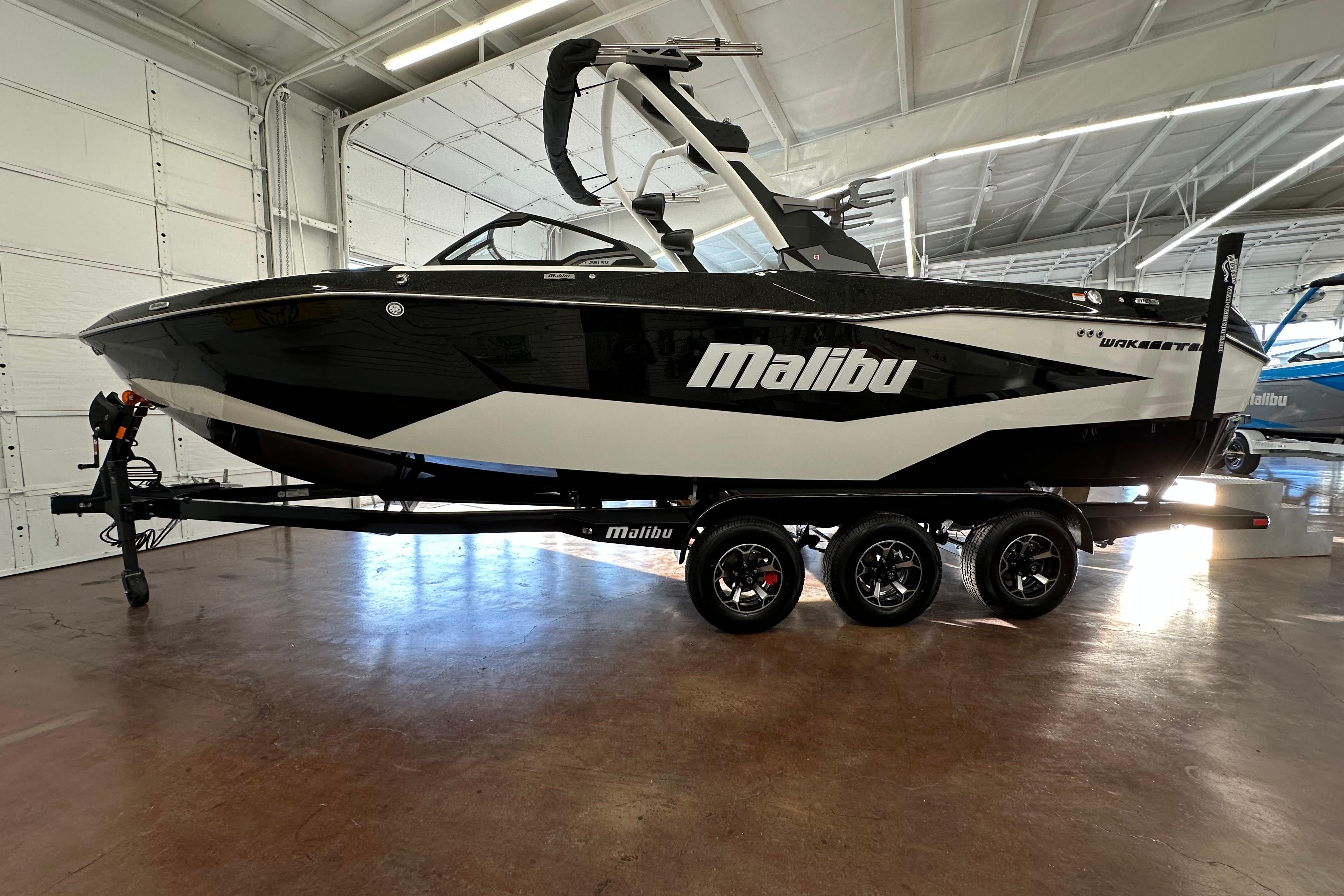 2026 Malibu Wakesetter 25 LSV
