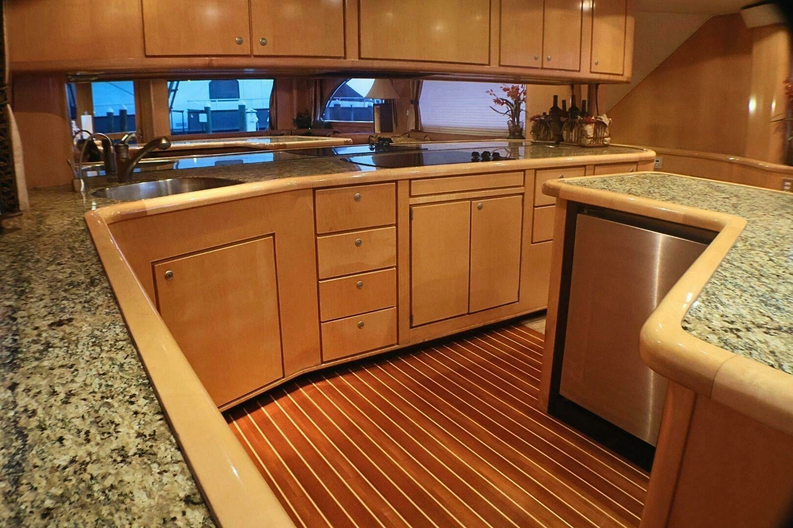 2001 Donzi 73 Sport Yacht - Image 2