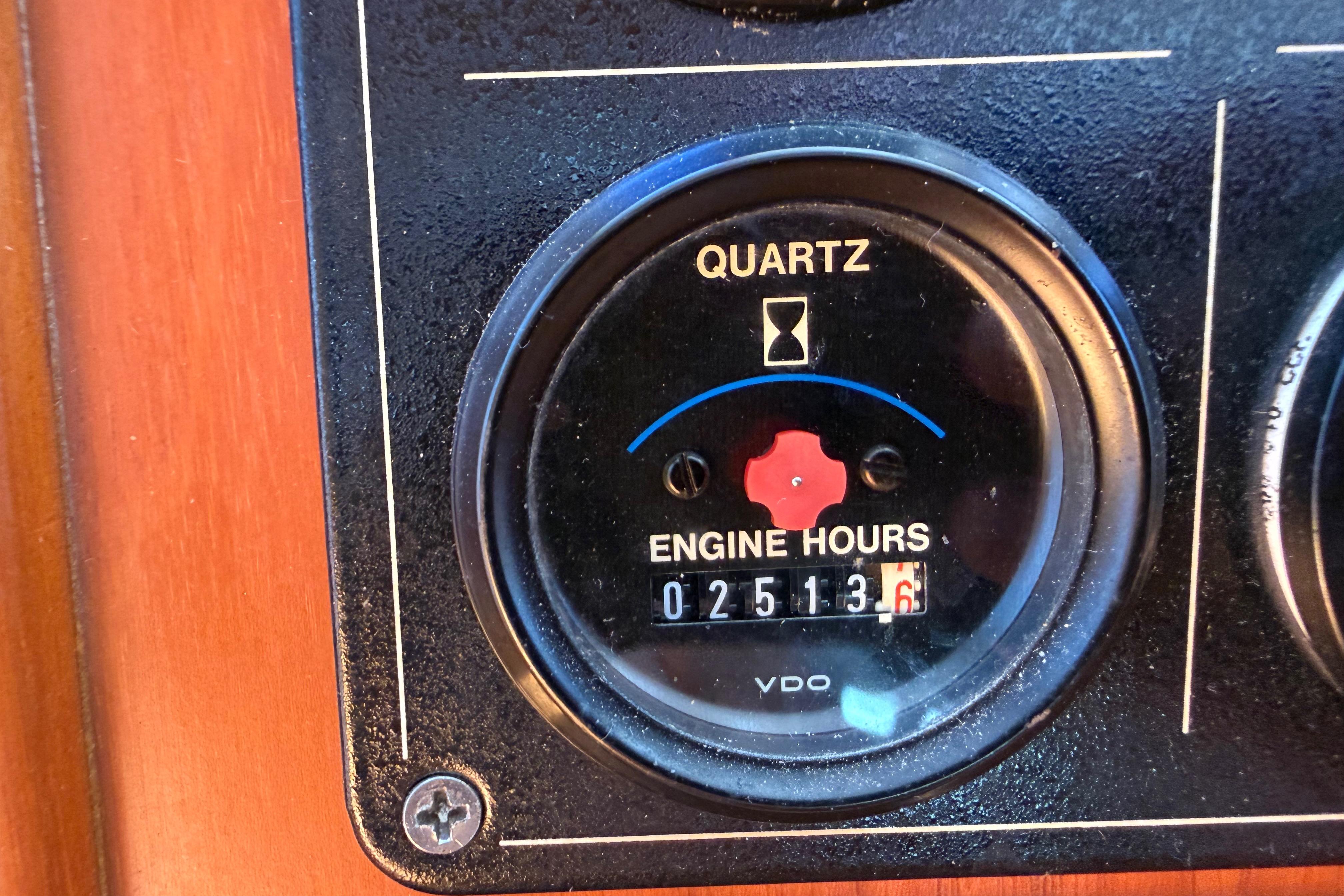 Engine hour meter showing 2513.6 hours on 2001 Kadey-Krogen 39 boat.