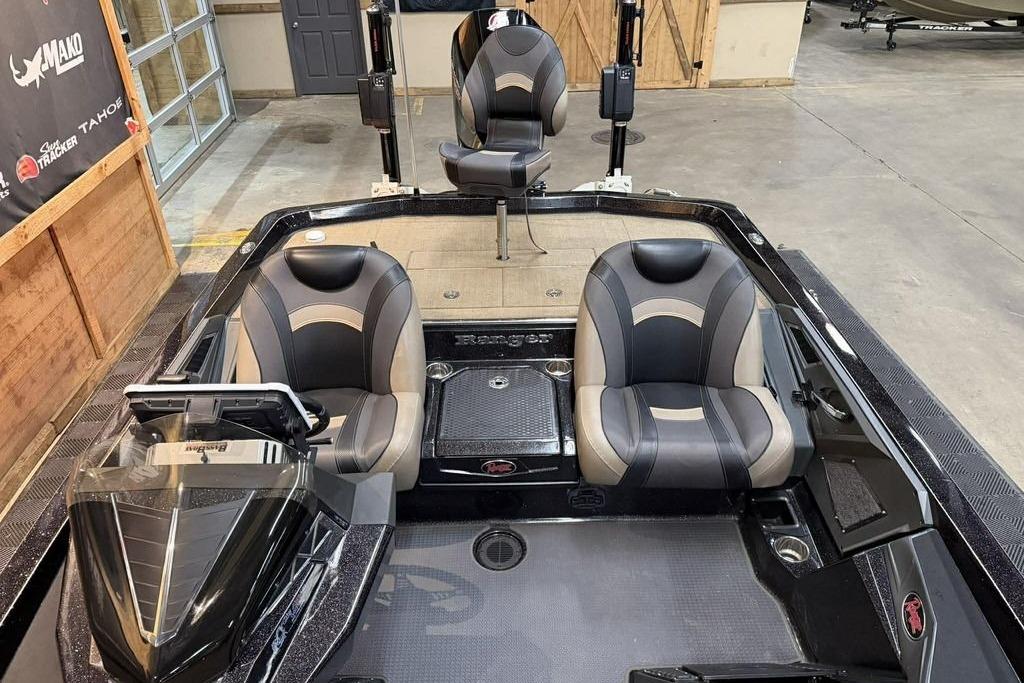 2020 Ranger Z520L boat interior with sleek black and gray seating in a showroom.