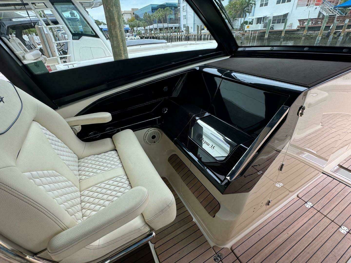 2022 Chris-Craft Calypso 35 - Image 13