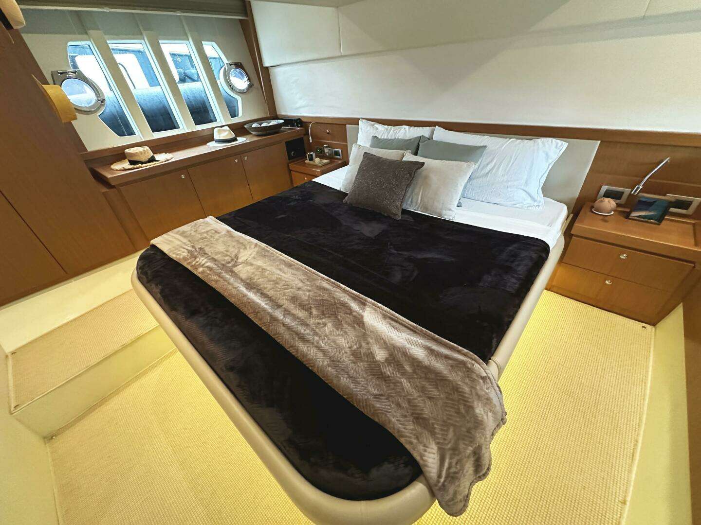 2014 Ferretti Yachts 530 - Image 25