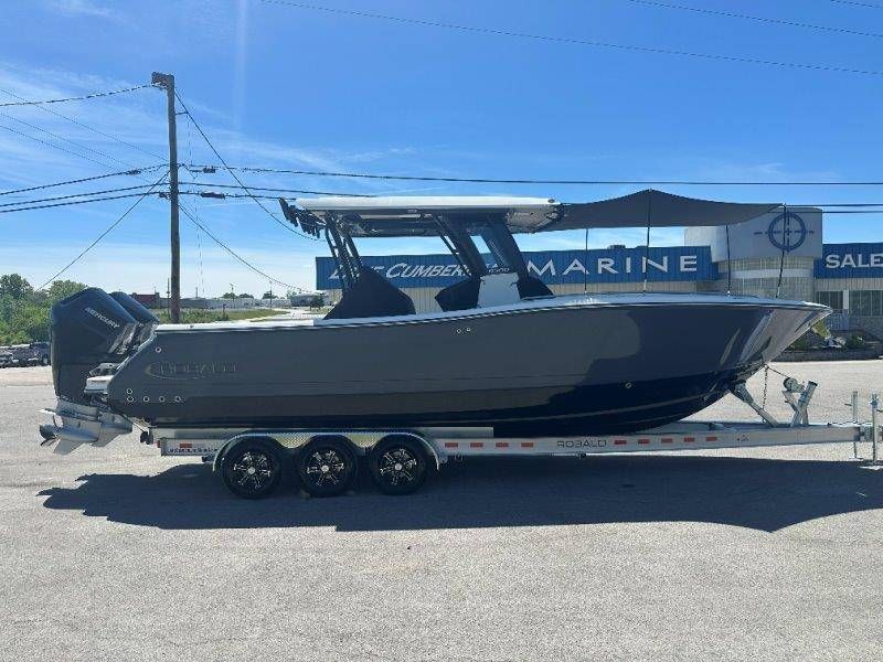2026 Robalo R300 Center Console - 68