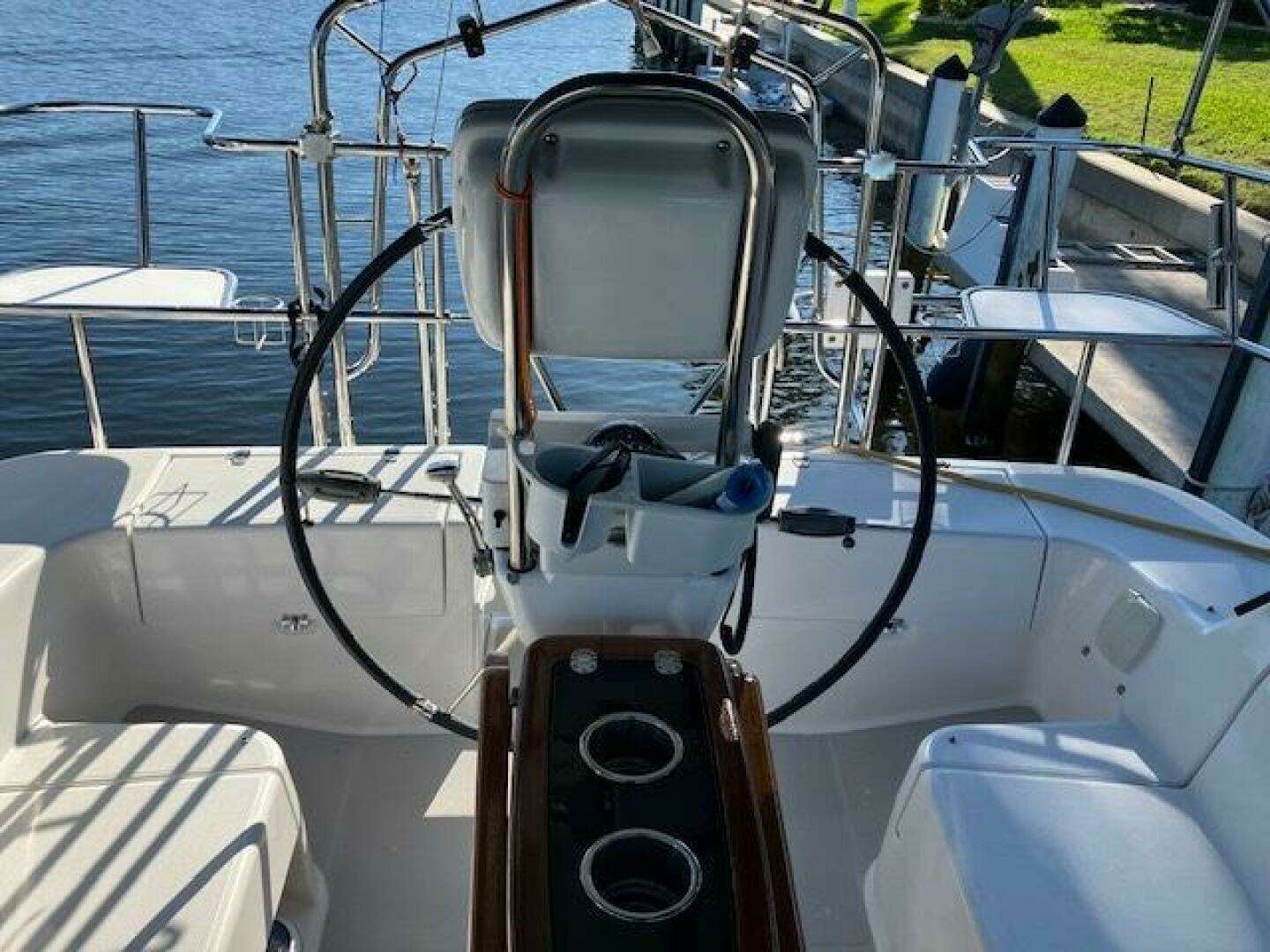 2012 Catalina 355 - Image 9