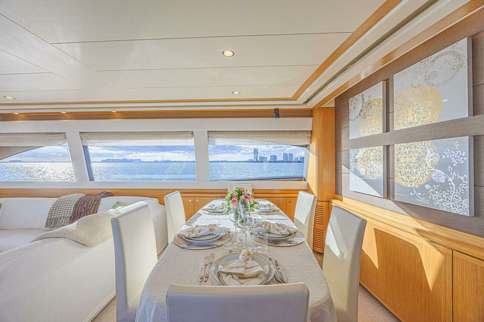 2011 Ferretti Yachts 830 - Image 41