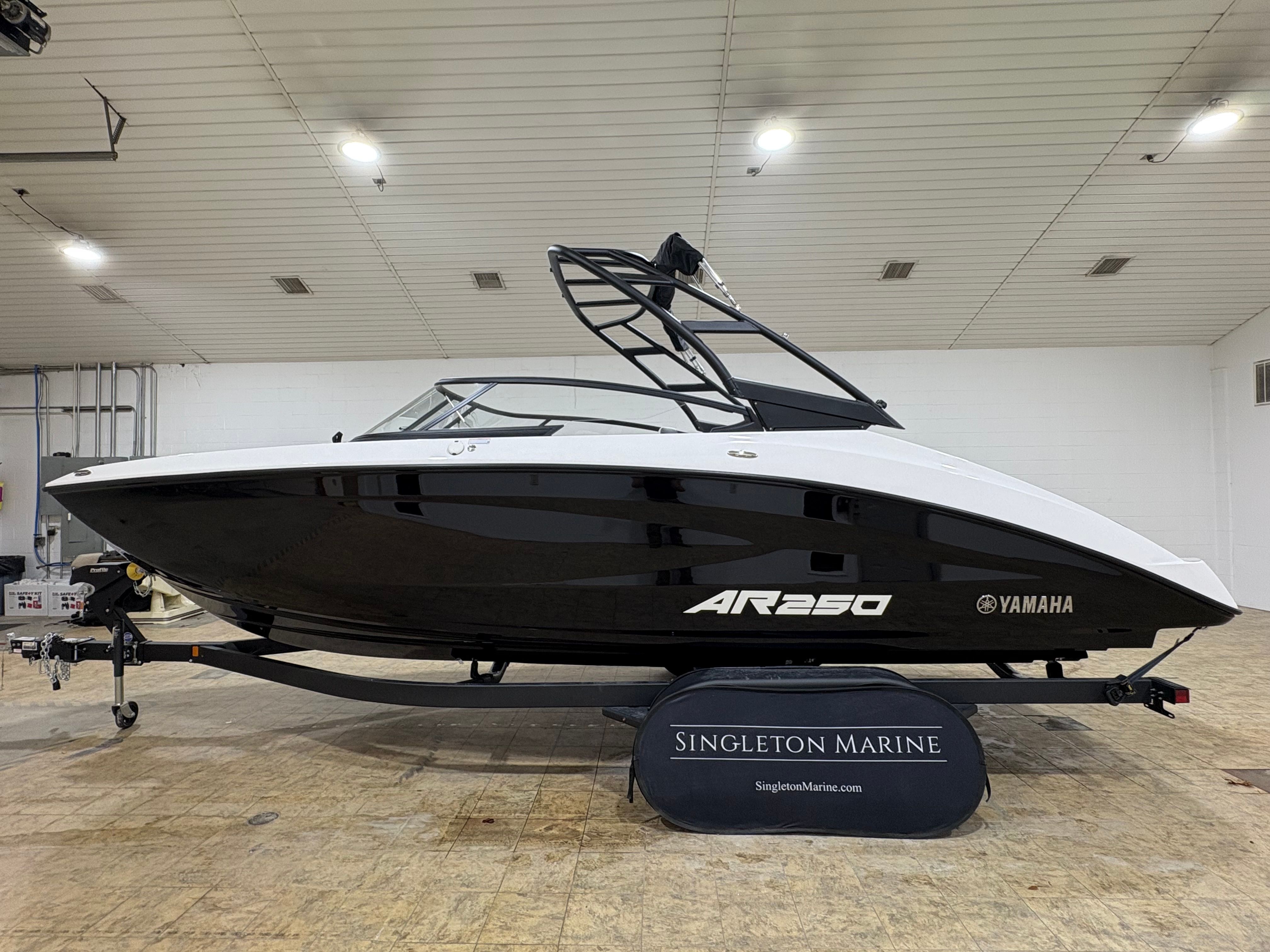 2026 Yamaha Boats AR250
