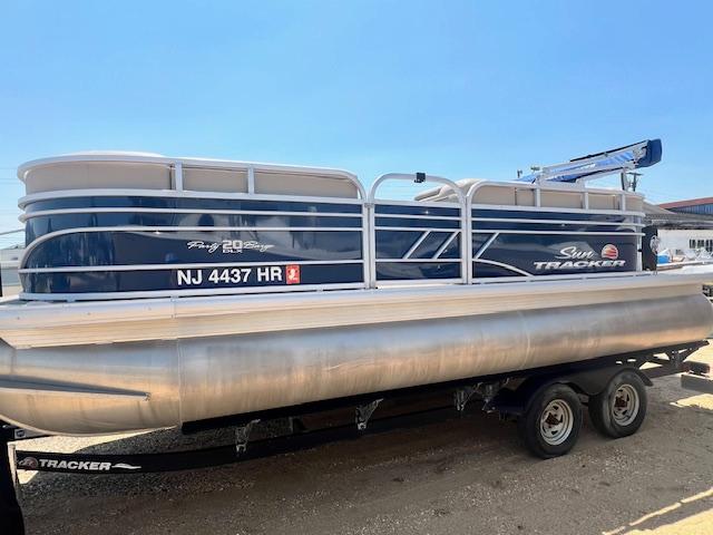 2021 Sun Tracker Party Barge 20 DLX