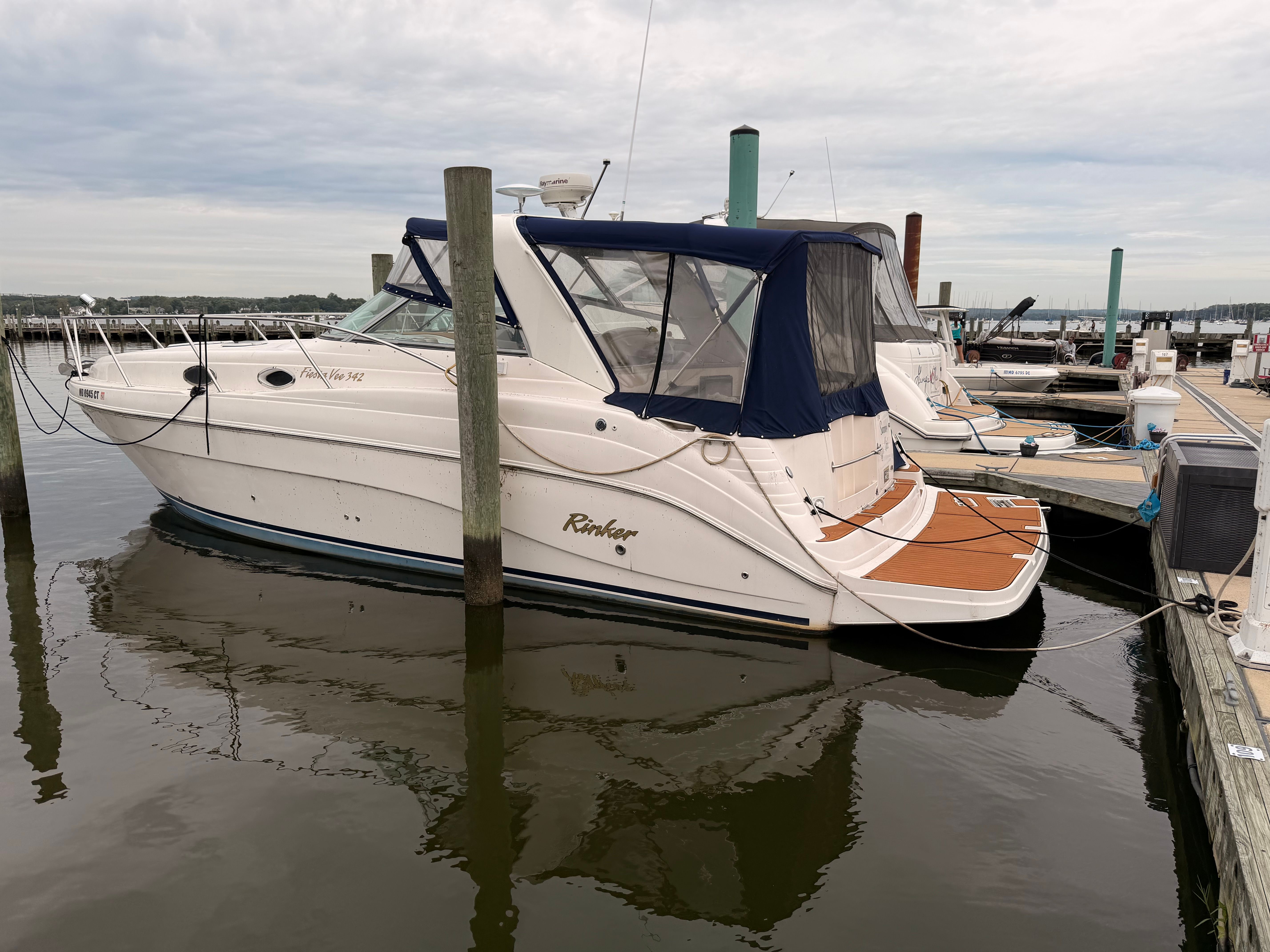 2004 Rinker Fiesta Vee 342