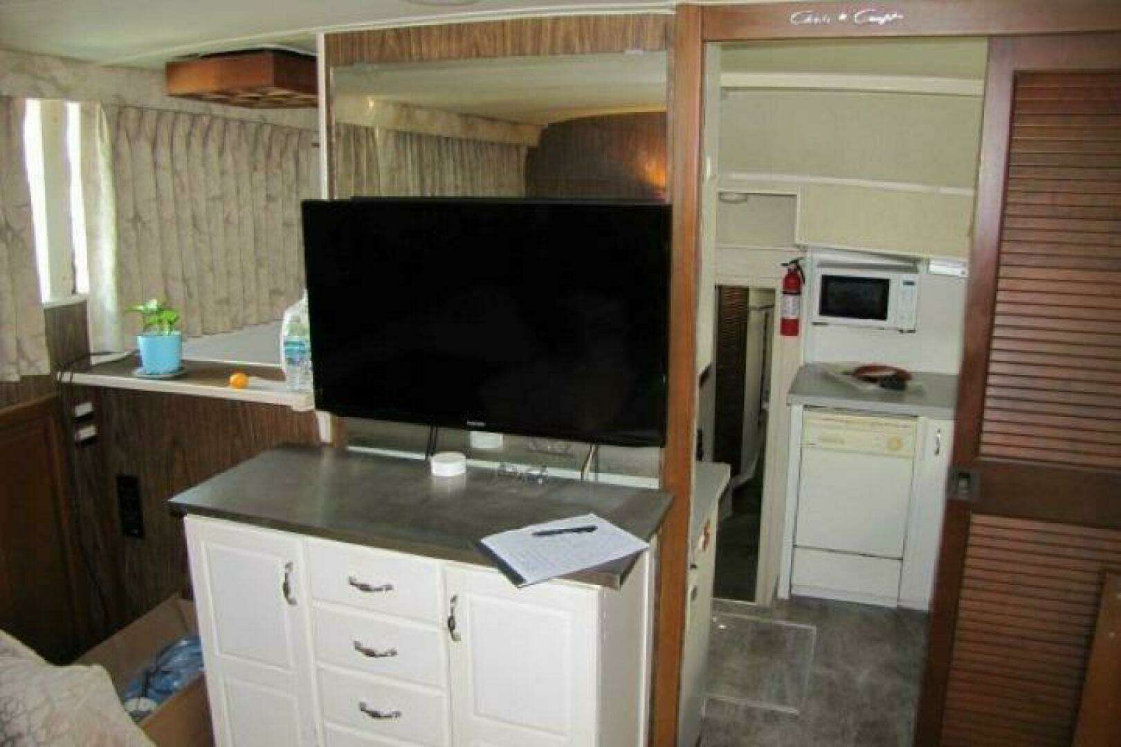 1973 Chris-Craft 55 Commander - Image 27