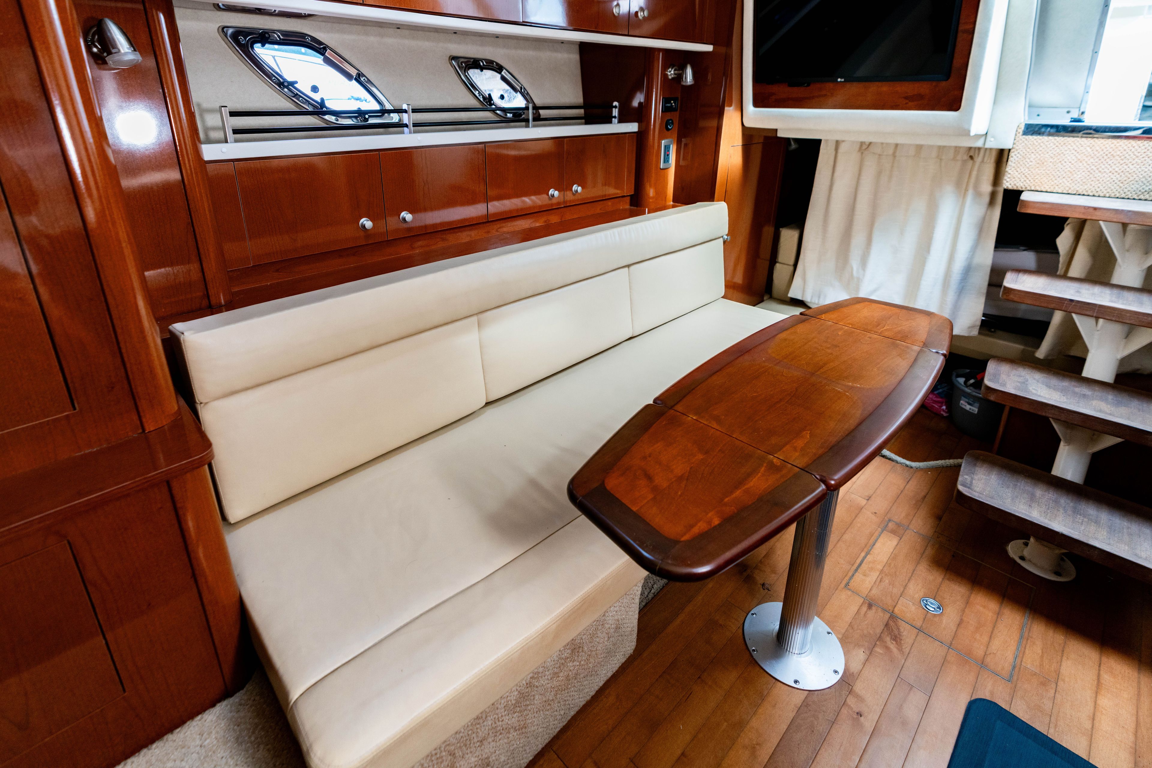 2010 Sea Ray Sundancer 330 - 52