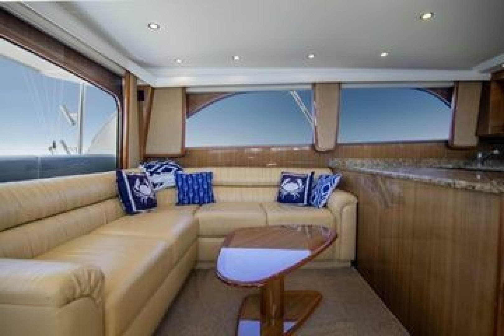 2007 Viking 52 Convertible - Image 9