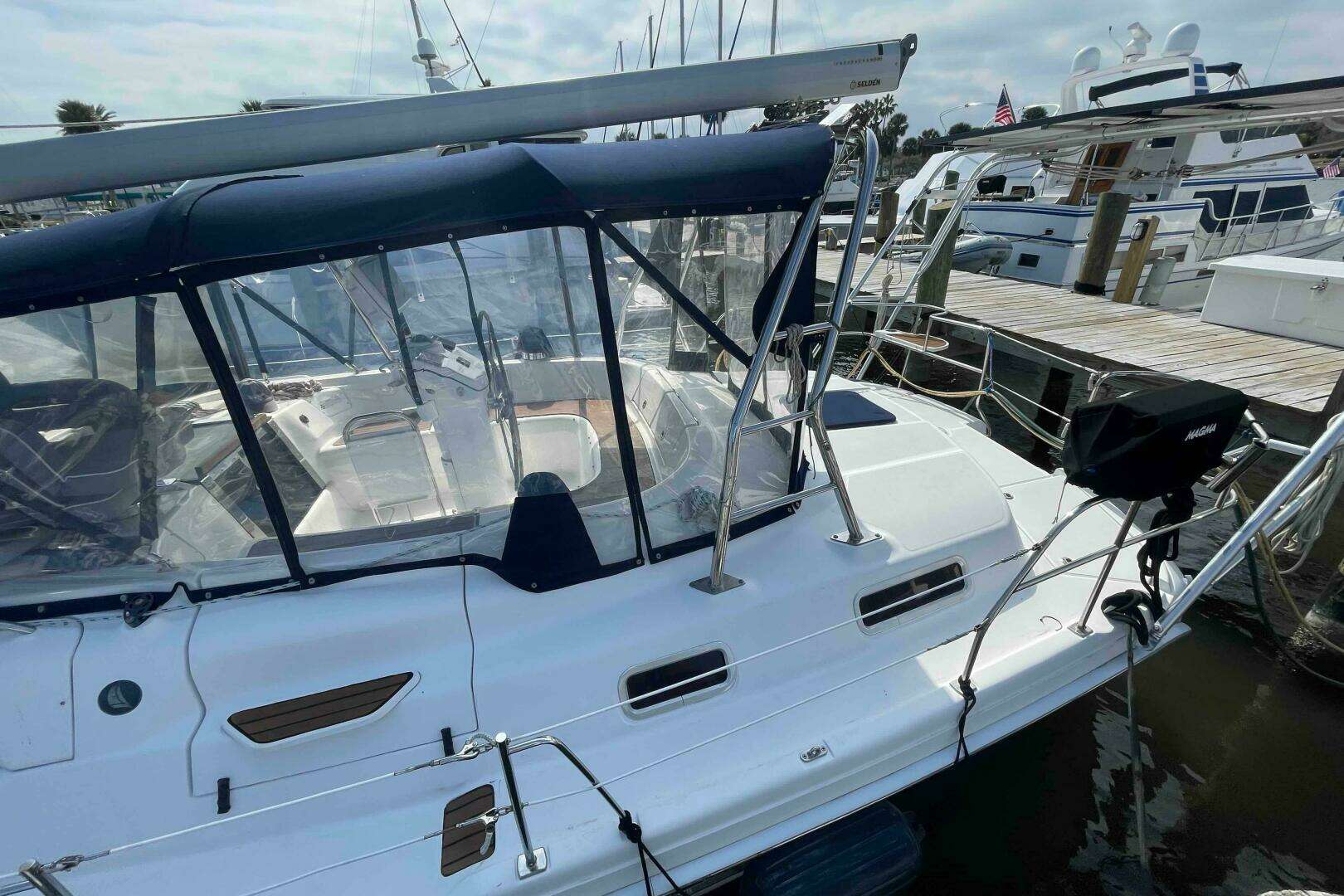2010 Hunter 45 Center Cockpit - Image 13