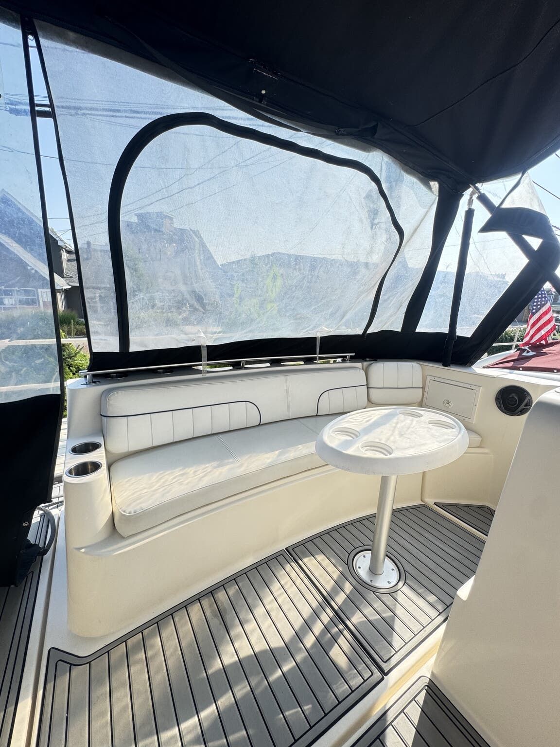 2000 Rinker Express Cruiser 310 Fiesta Vee - 6