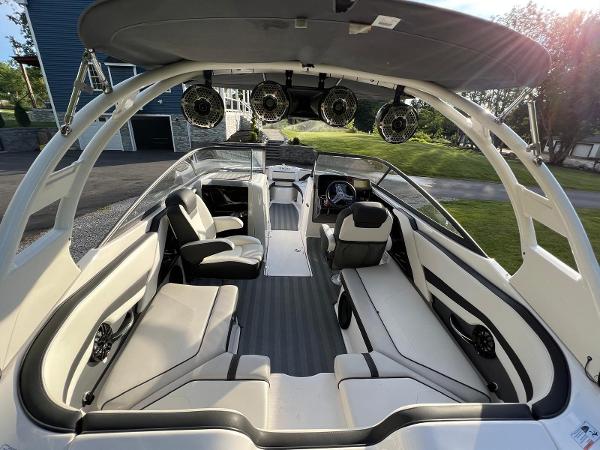 2019 Yamaha Boats 242 Limited S - 14
