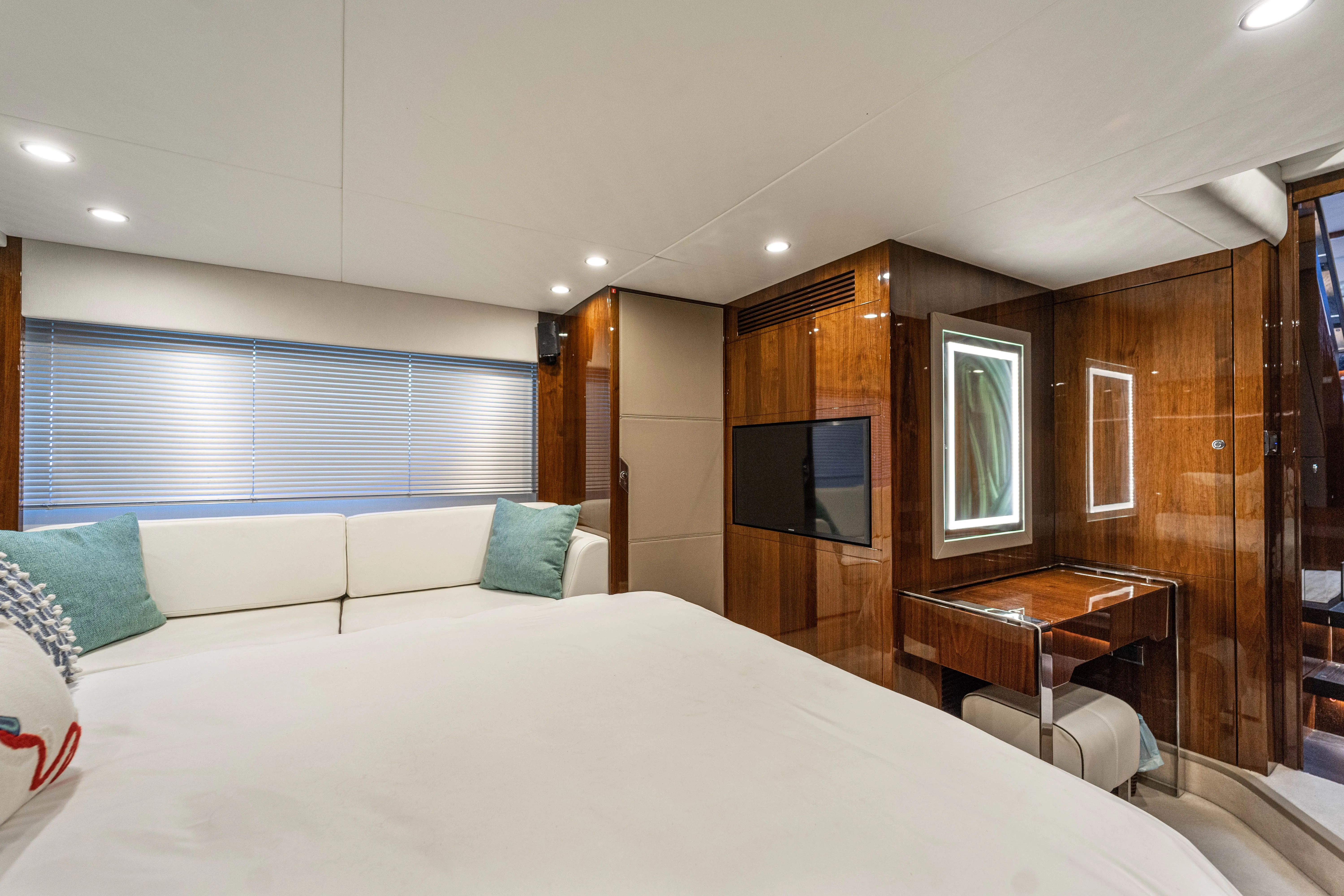 2019 Fairline Squadron 53 - Image 33