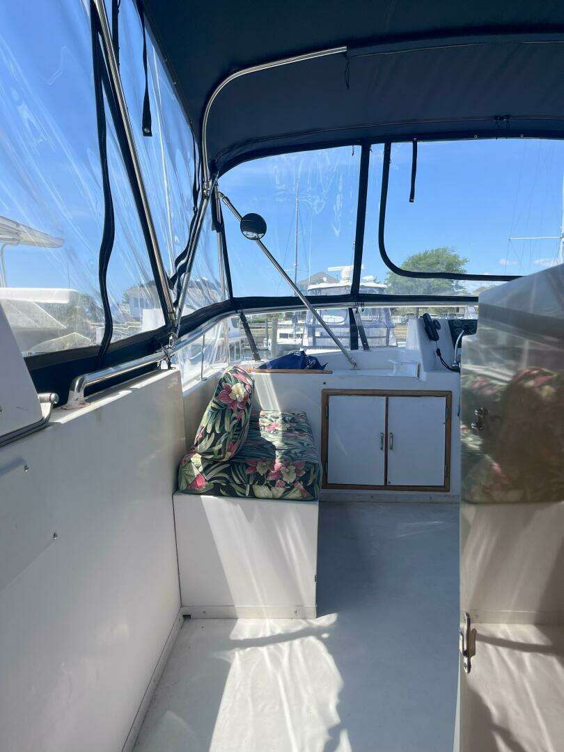 1990 Jefferson 43 Sundeck - Image 12