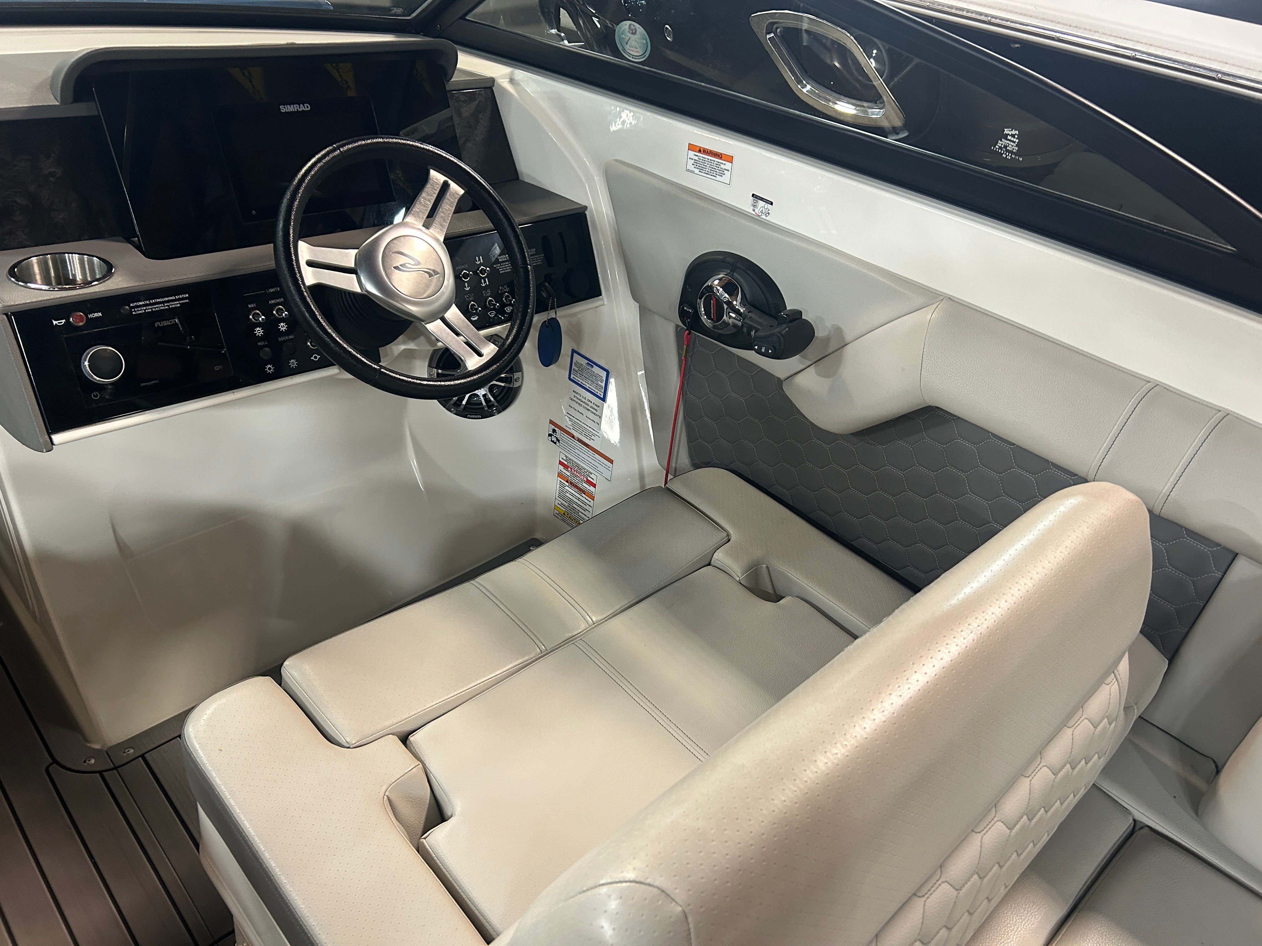 2021 Sea Ray SDX 270 - 16