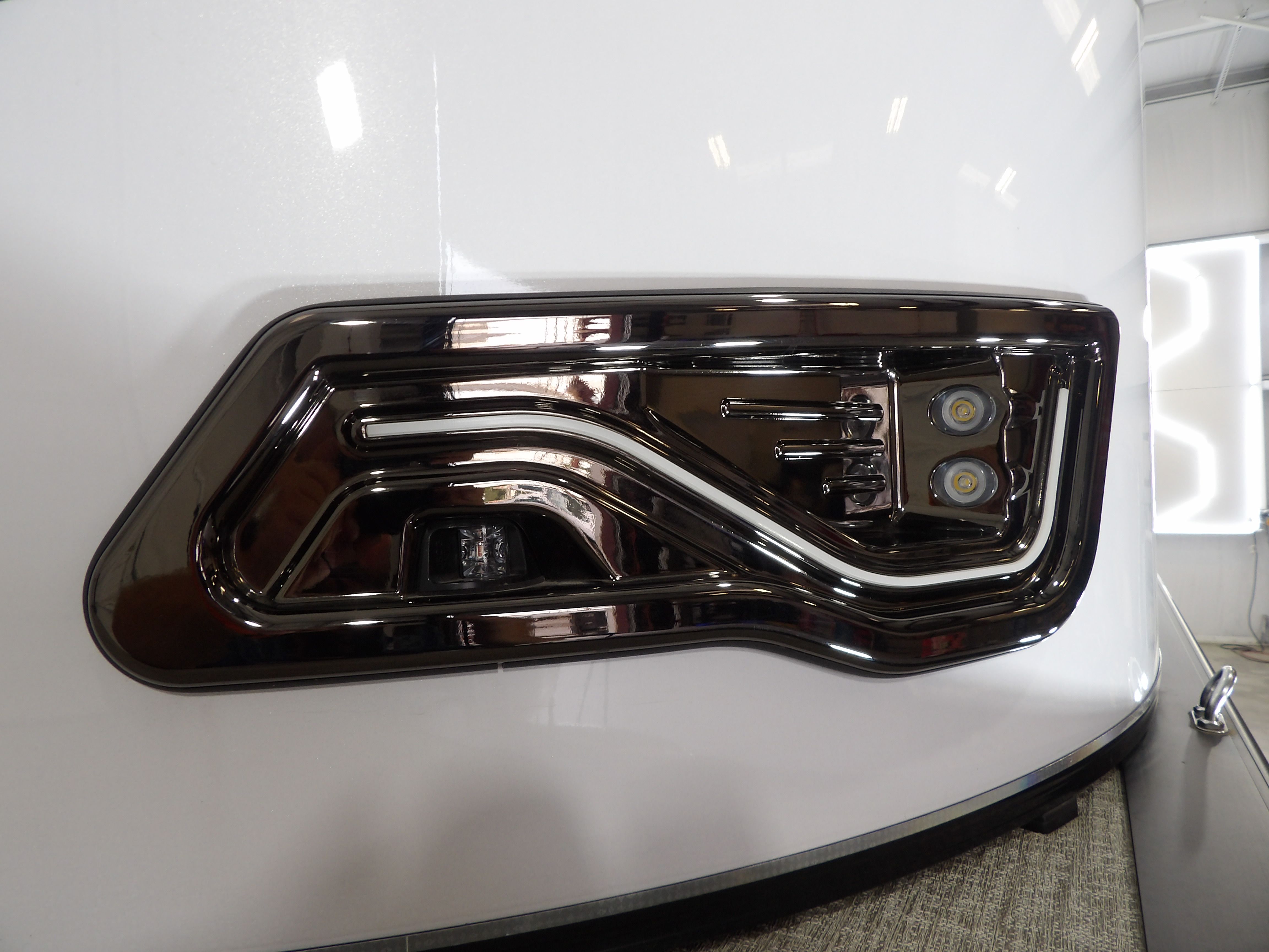 2025 Avalon LSZ Versatile Rear Bench - 23' - 7
