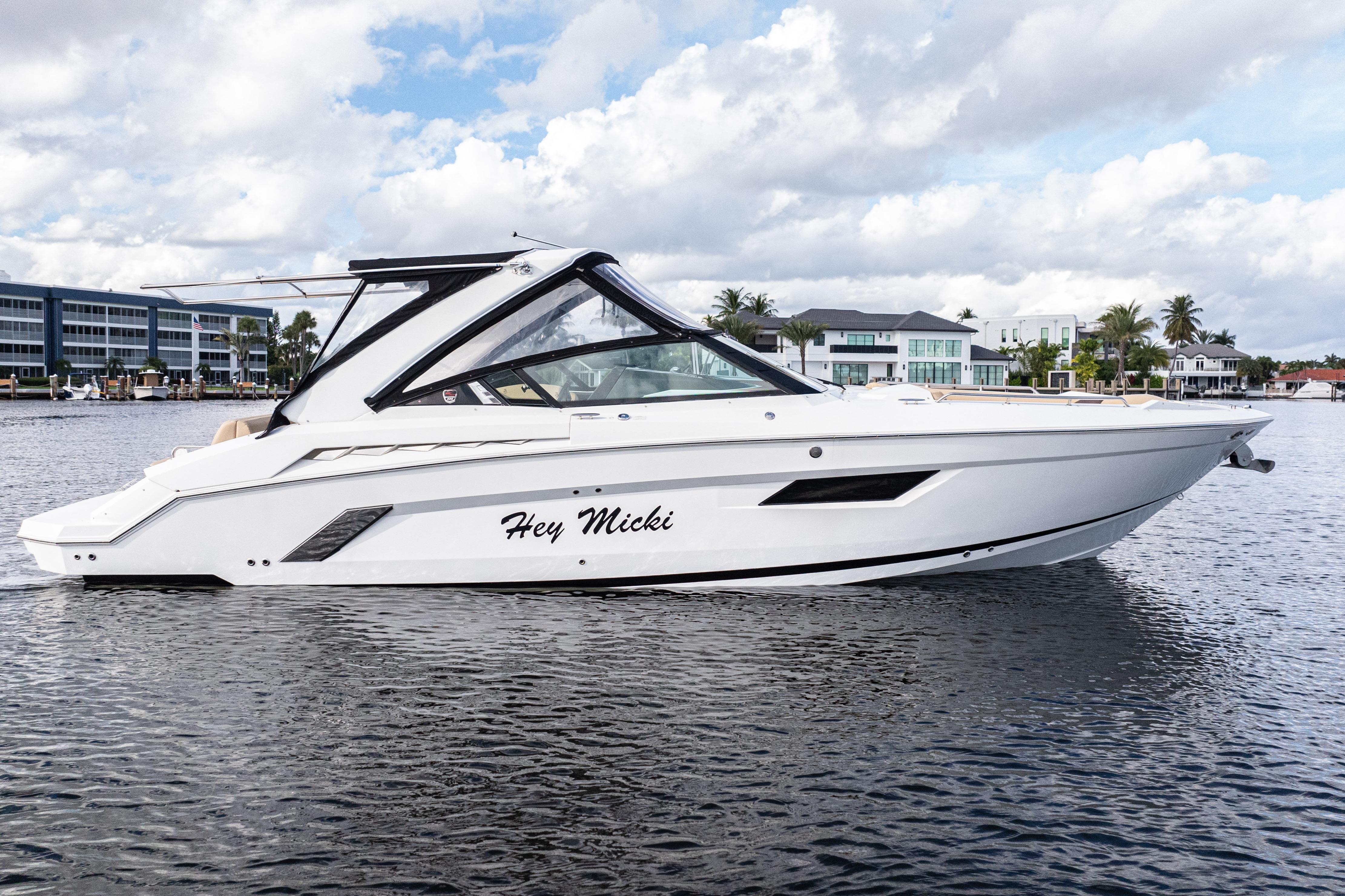 2015 Cruisers Yachts 338 Bow Rider