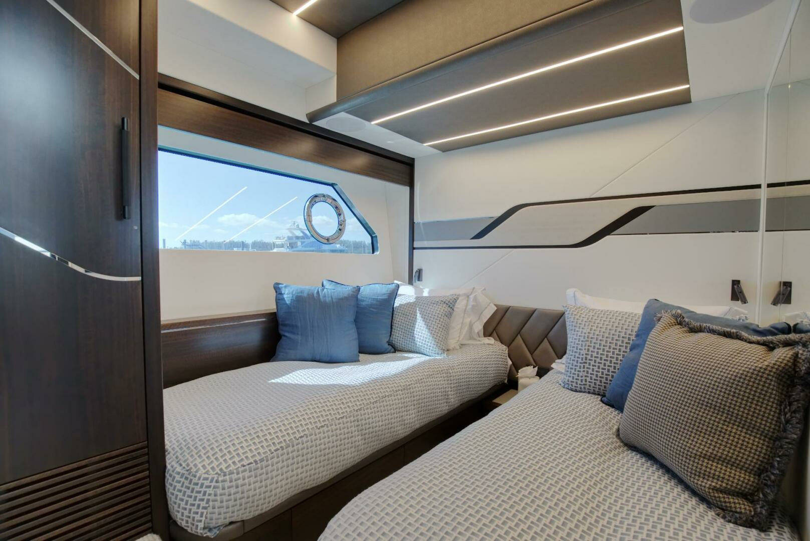 2023 Sunseeker Sport Yacht - Image 31