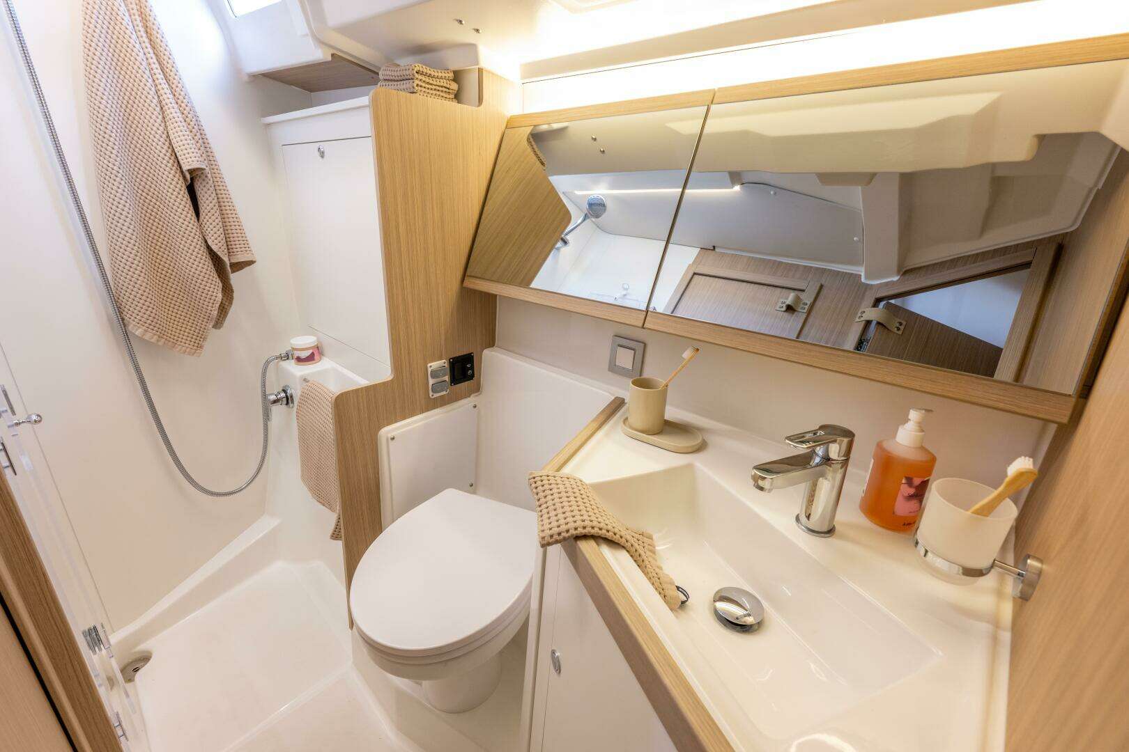 2026 Beneteau Oceanis 47 - Image 10