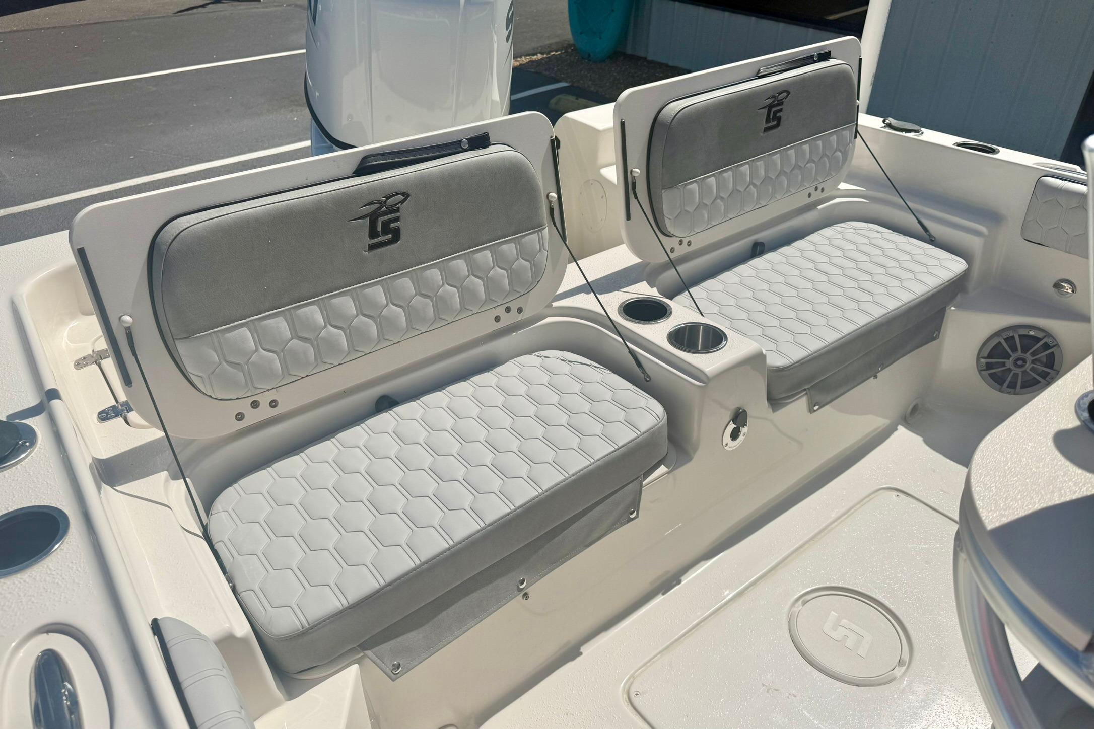 2026 Carolina Skiff 21 Ultra Elite boat seating with gray cushions and cup holders.