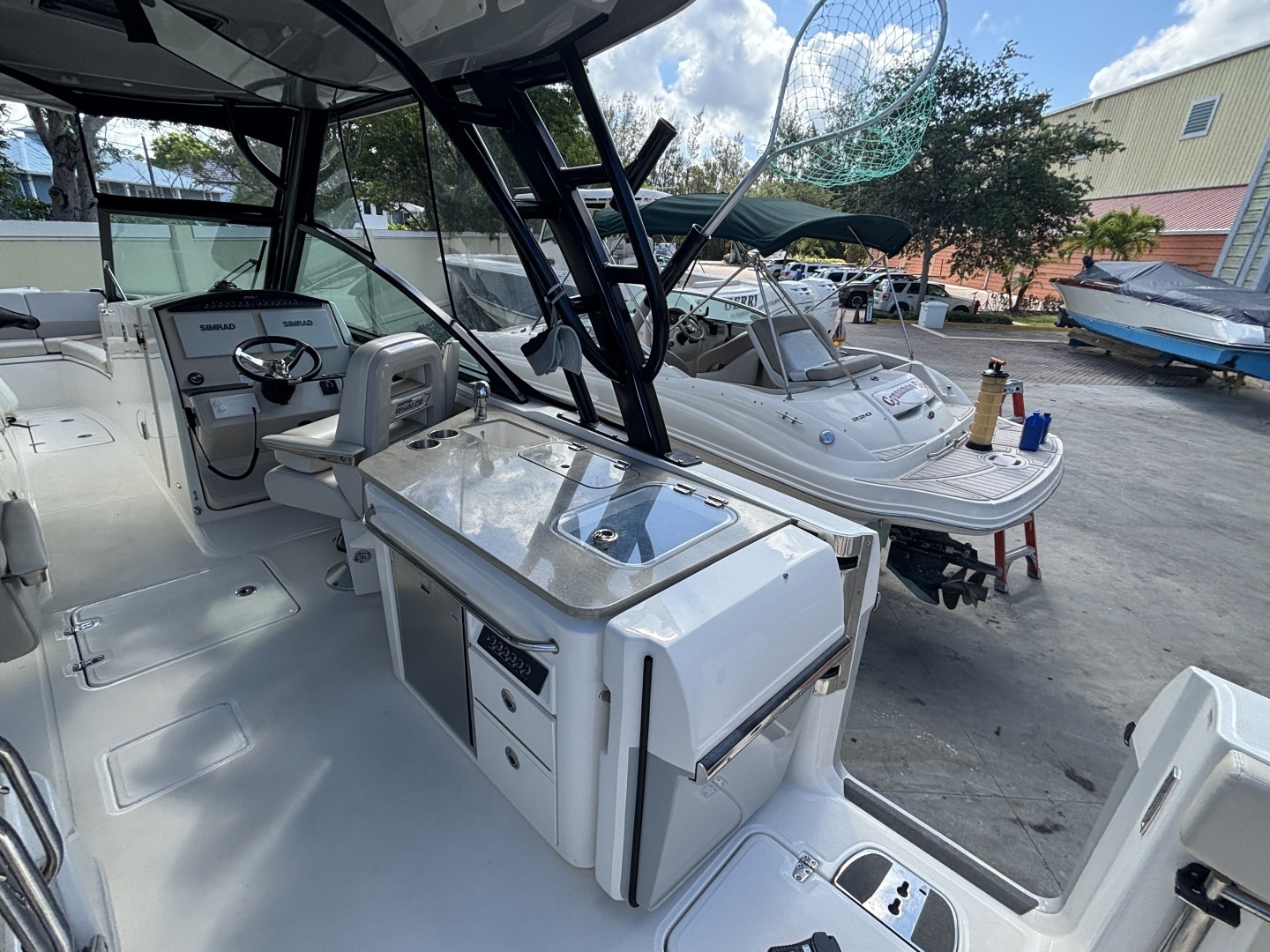 2024 Boston Whaler 320 Vantage - Image 6