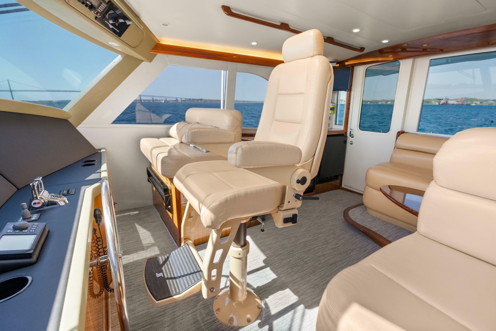 2007 Viking Enclosed Flybridge - Image 25