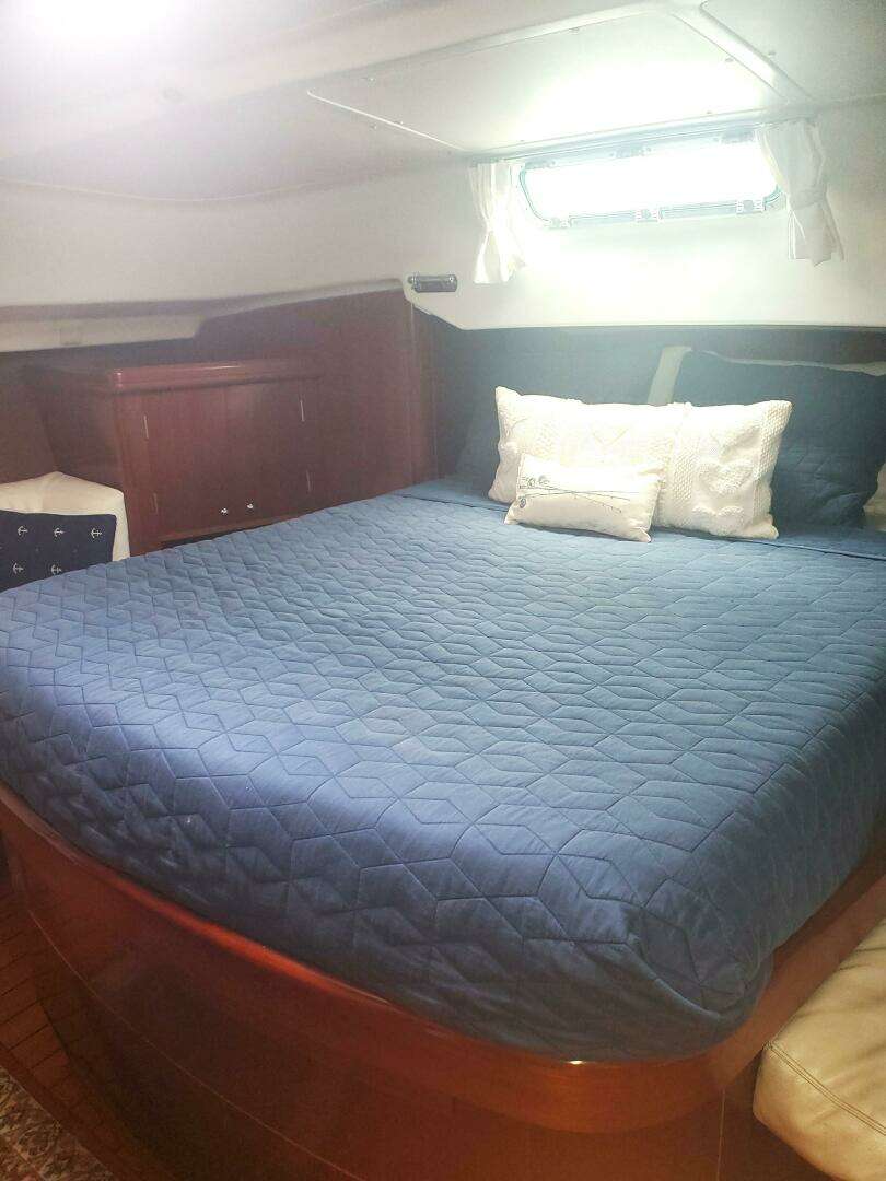2003 Beneteau Center Cockpit - Image 25
