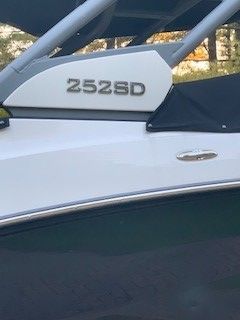 Close-up of the Yamaha 252SD boat model with the model name clearly visible.