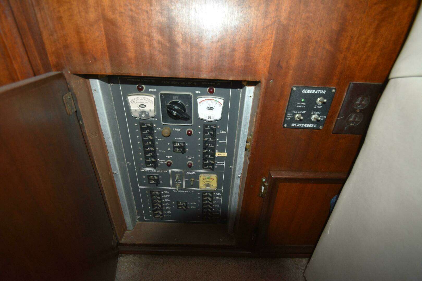 1978 Hatteras 46 Convertible - Image 26