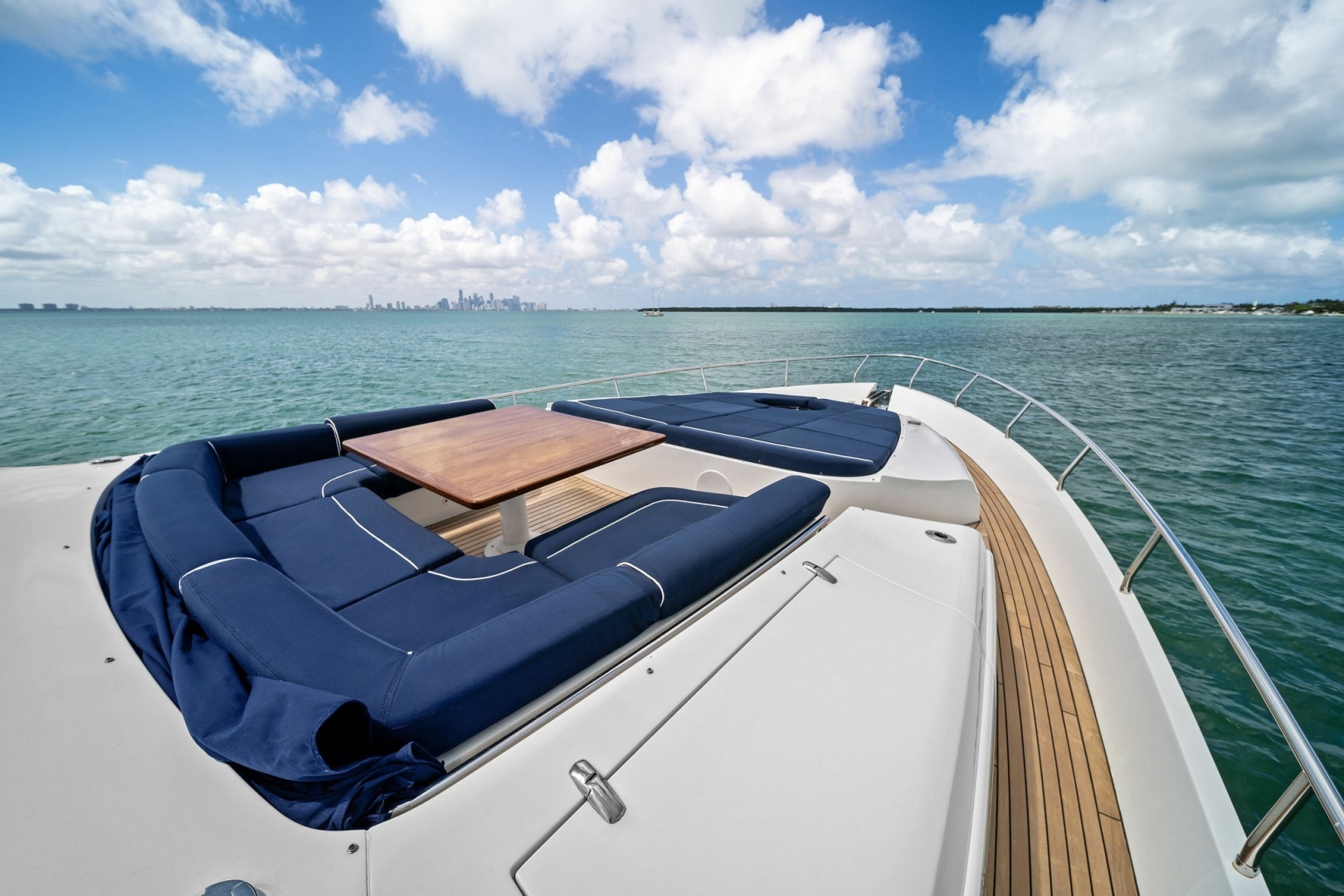 2013 Pershing 82 - Image 21