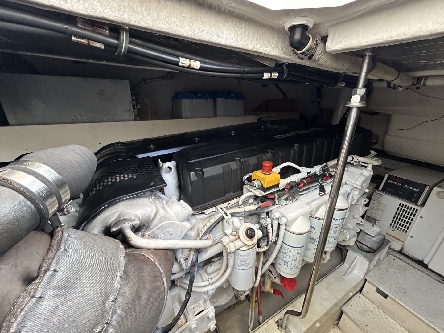 2006 Cruisers Yachts 520 Express - Image 30