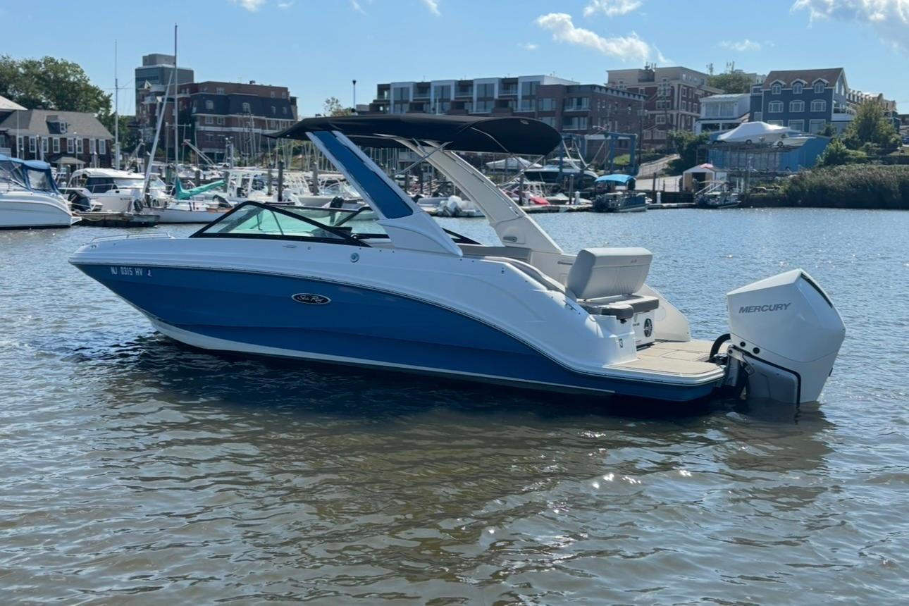 2025 Sea Ray SDX 250 Outboard